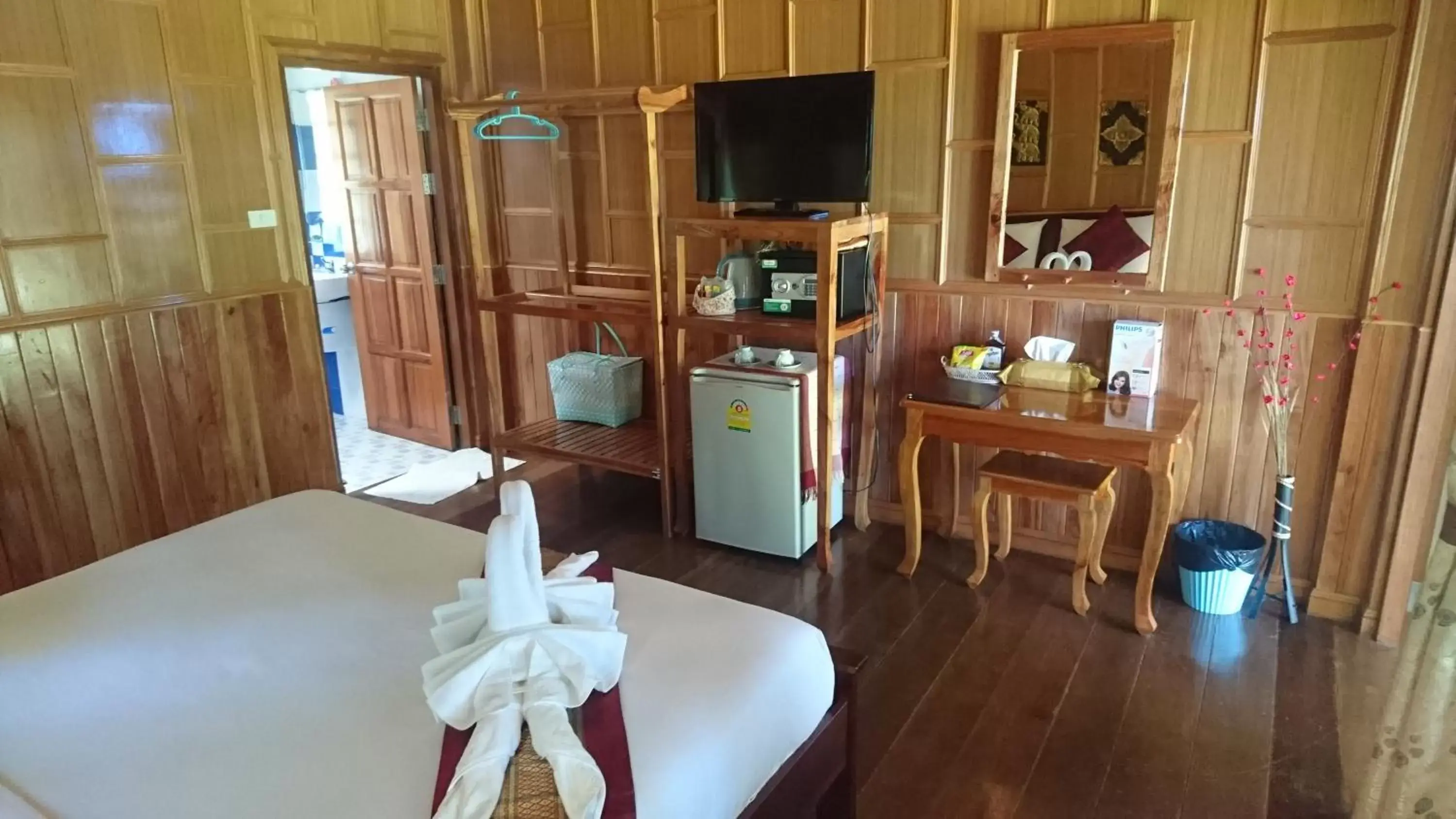 Bedroom, TV/Entertainment Center in Macura Resort