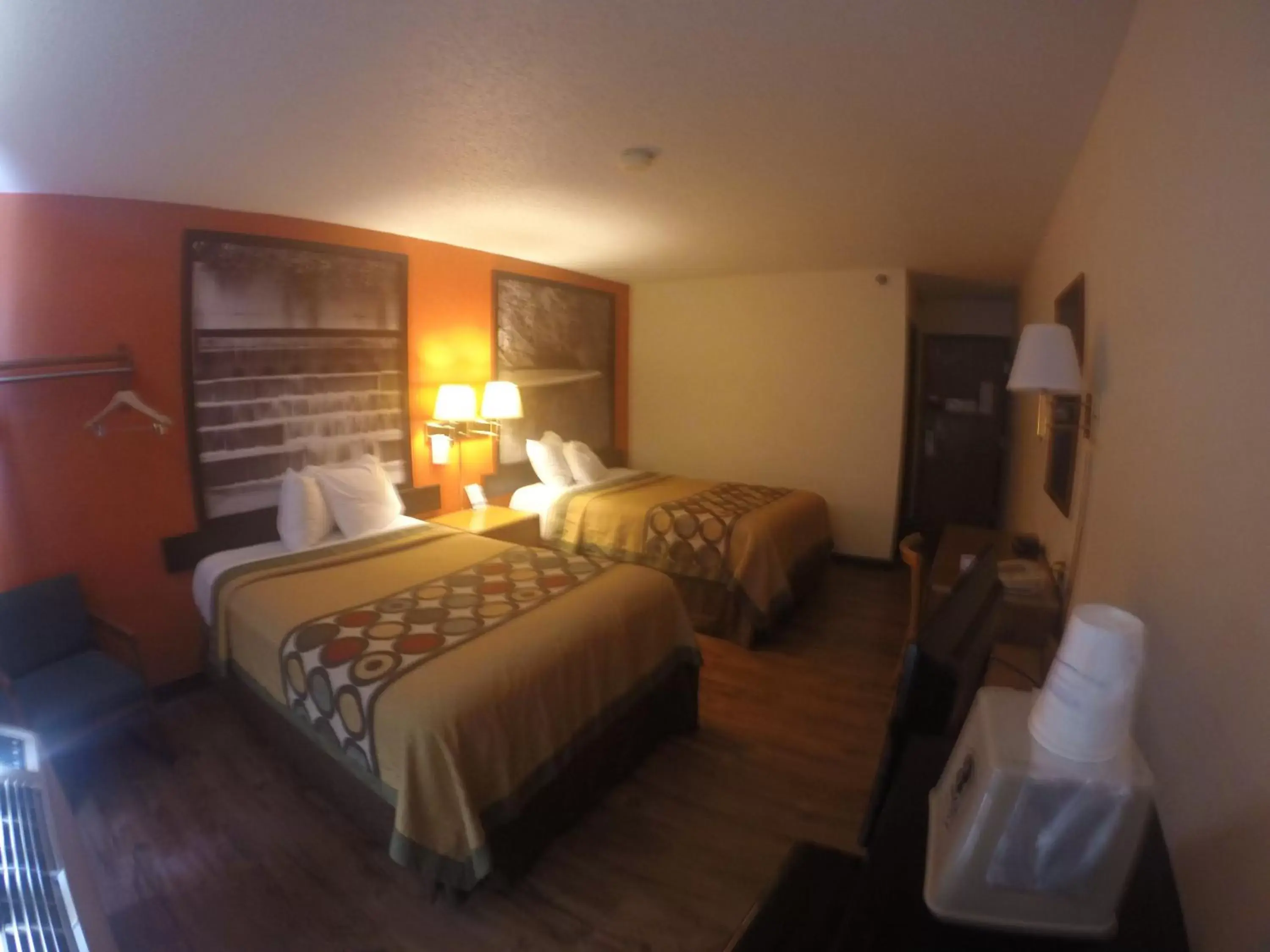 Photo of the whole room, Bed in Super 8 by Wyndham Waco University Area