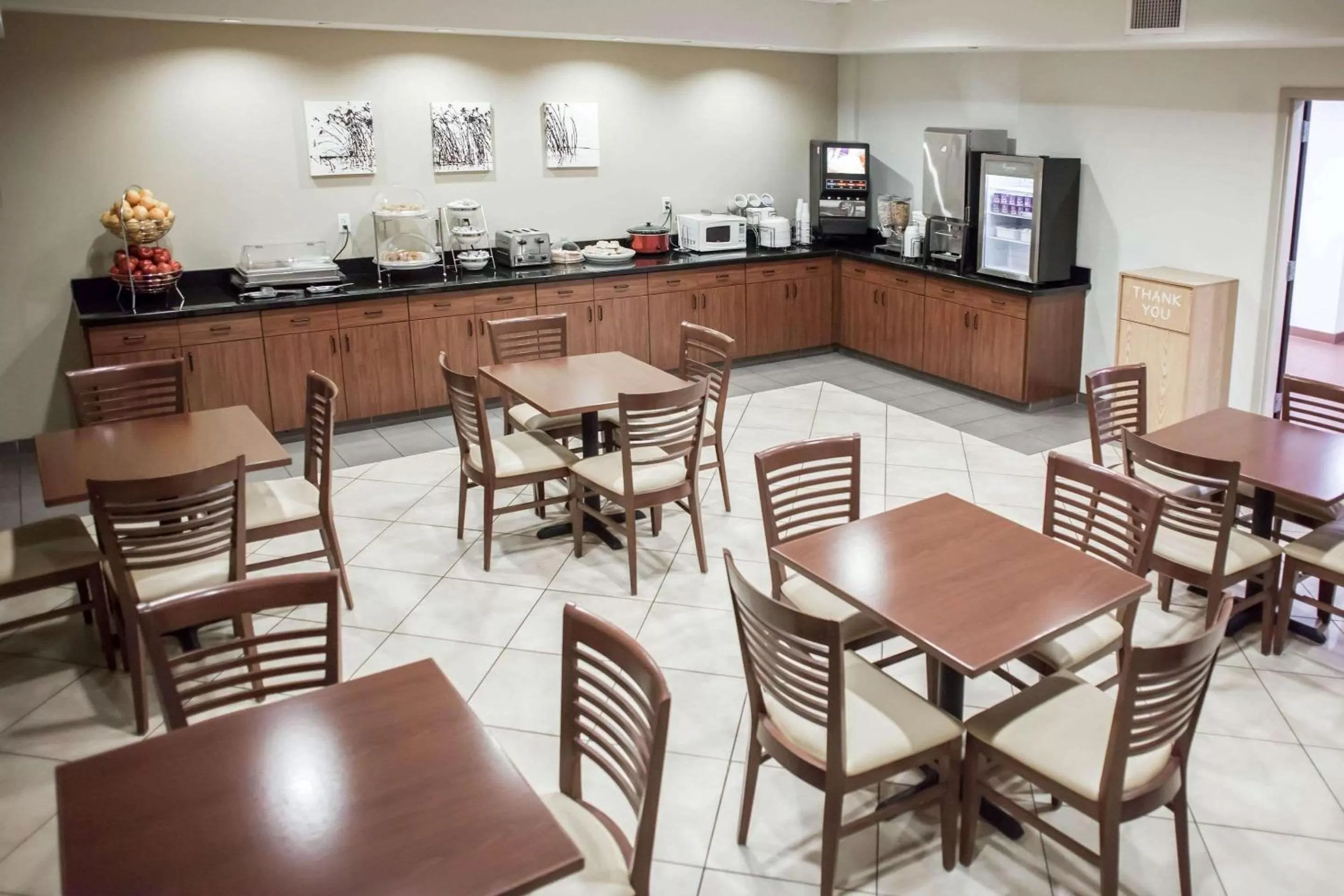 Restaurant/places to eat in Sleep Inn & Suites Indoor Waterpark