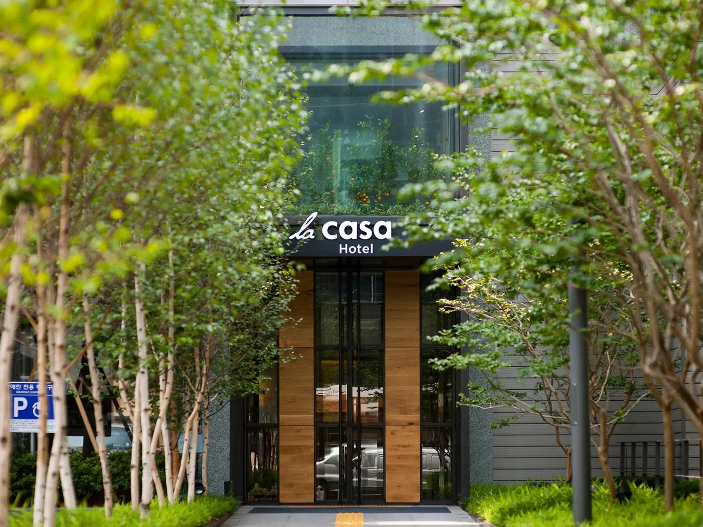 Facade/entrance in La Casa Hotel Seoul Facade/entrance in La Casa Hotel Seoul