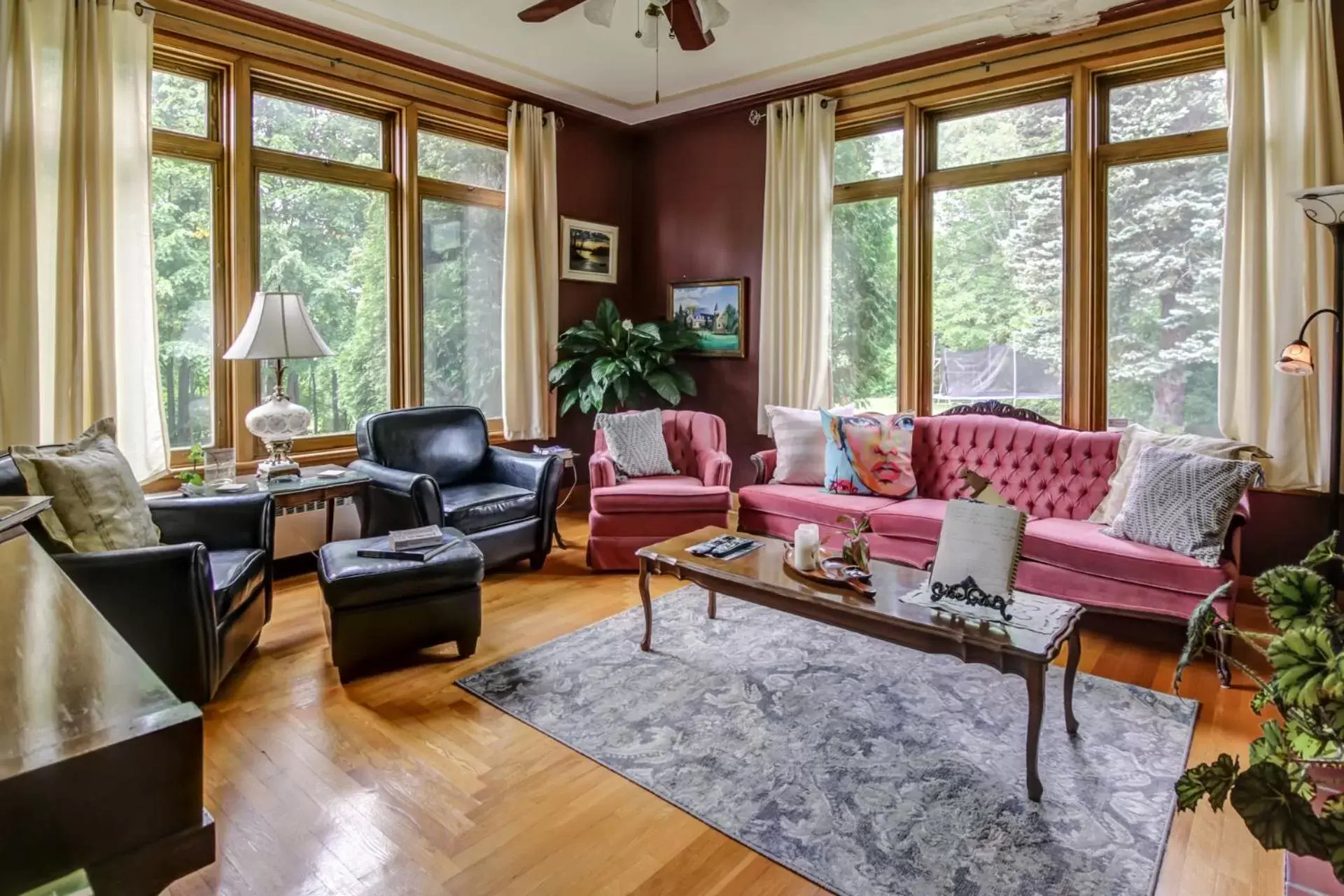Living room, Seating Area in Chateau Murdock Gite et Esthétique 1950
