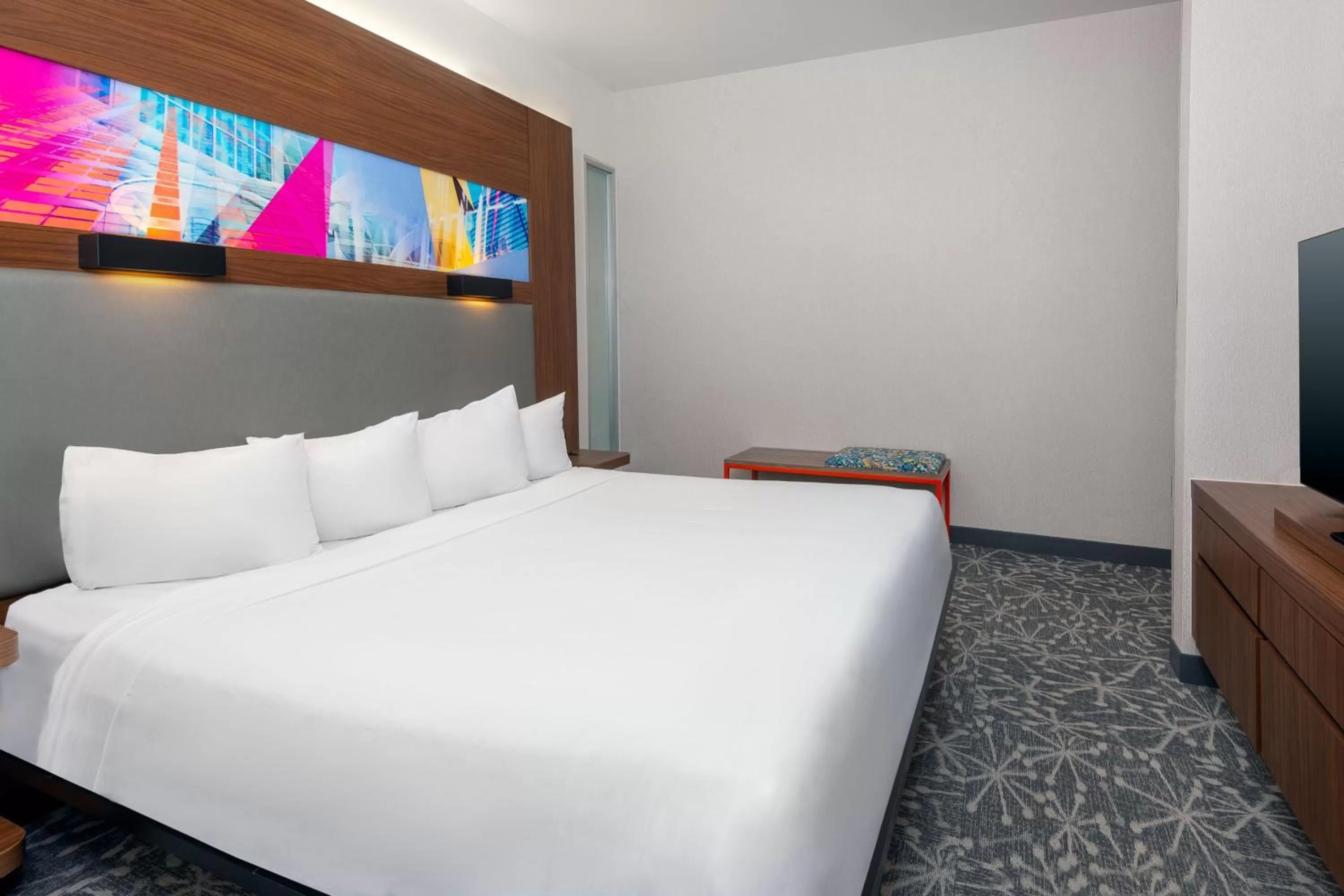 Photo of the whole room, Bed in Aloft Orlando Downtown