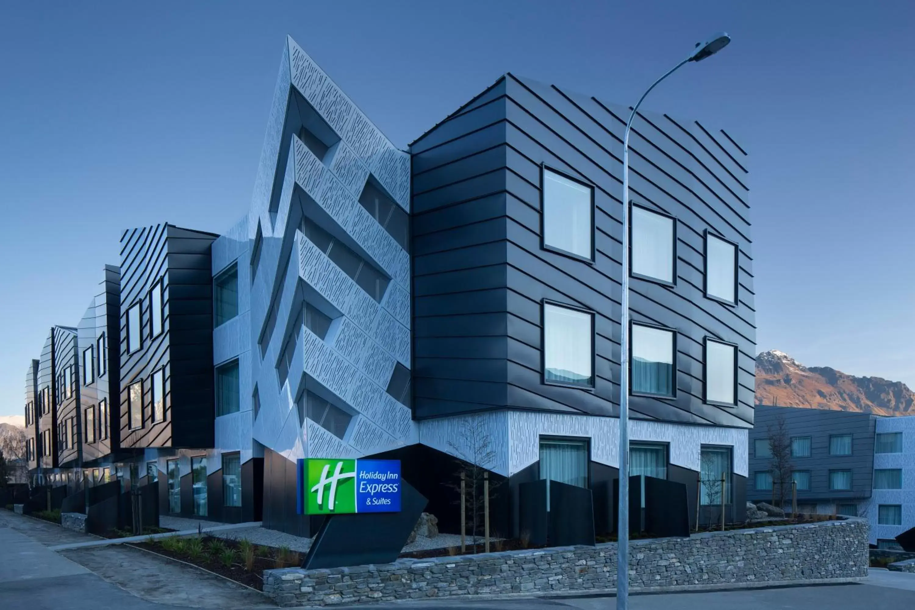 Property Building in Holiday Inn Express & Suites Queenstown, an IHG Hotel