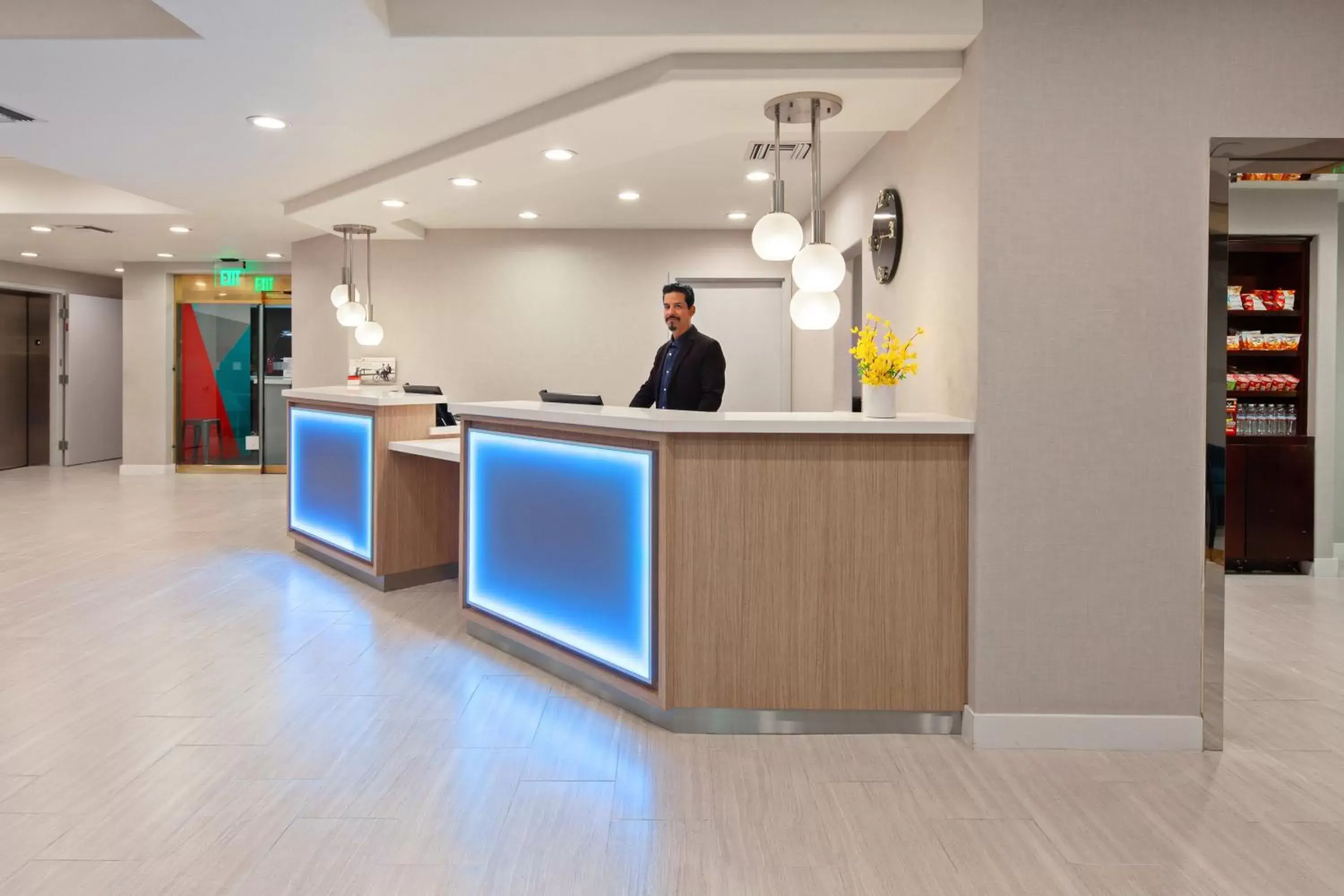 Lobby or reception, Lobby/Reception in Holiday Inn Express Hollywood Walk of Fame, an IHG Hotel