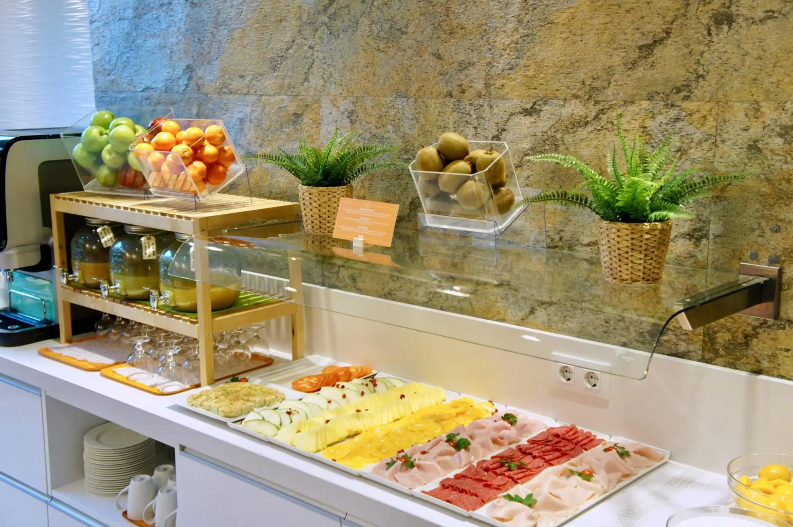 Continental breakfast, Food in Ibis Styles Madrid Prado