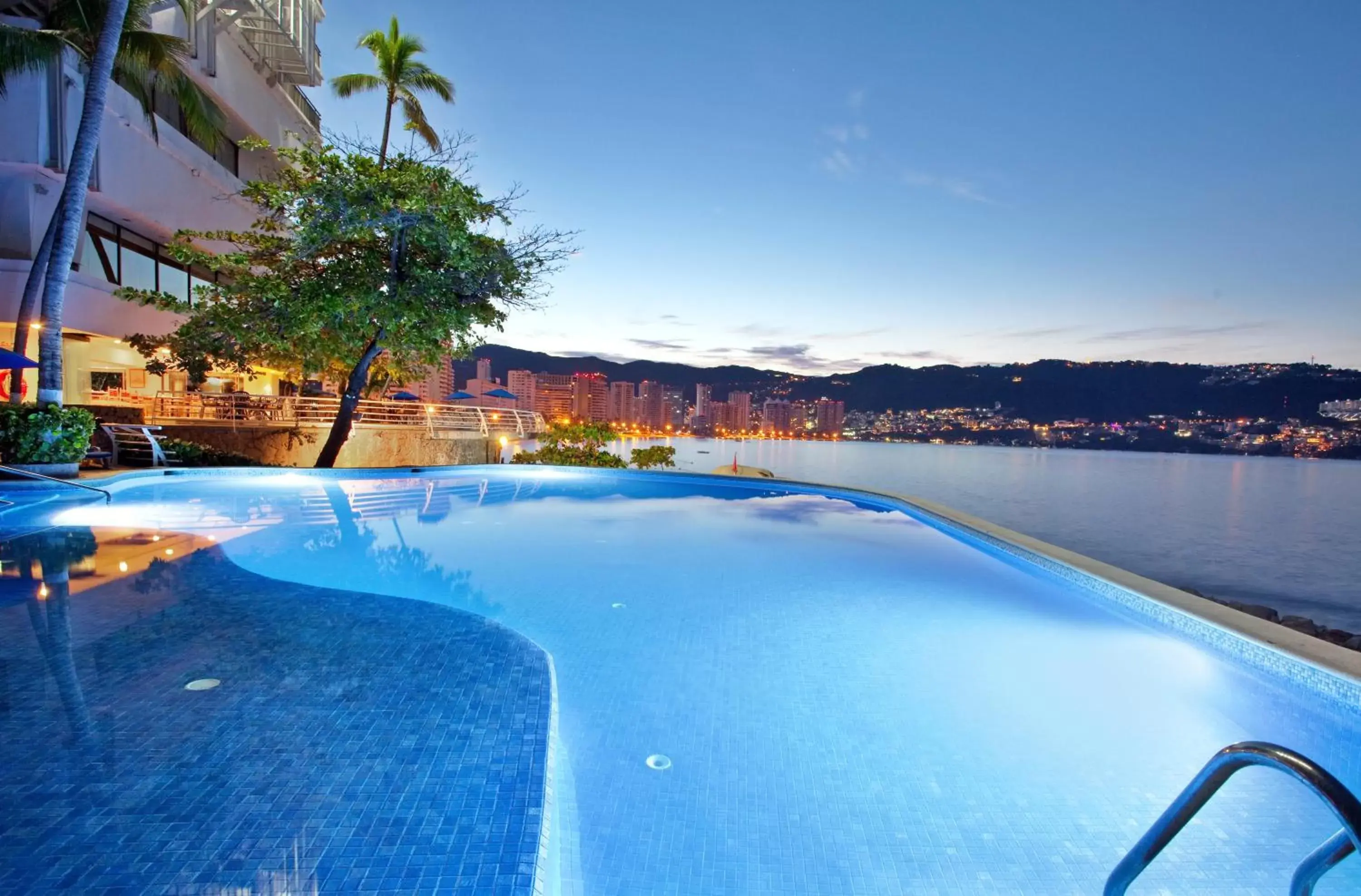 Property building, Swimming Pool in Holiday Inn Resort Acapulco, an IHG Hotel