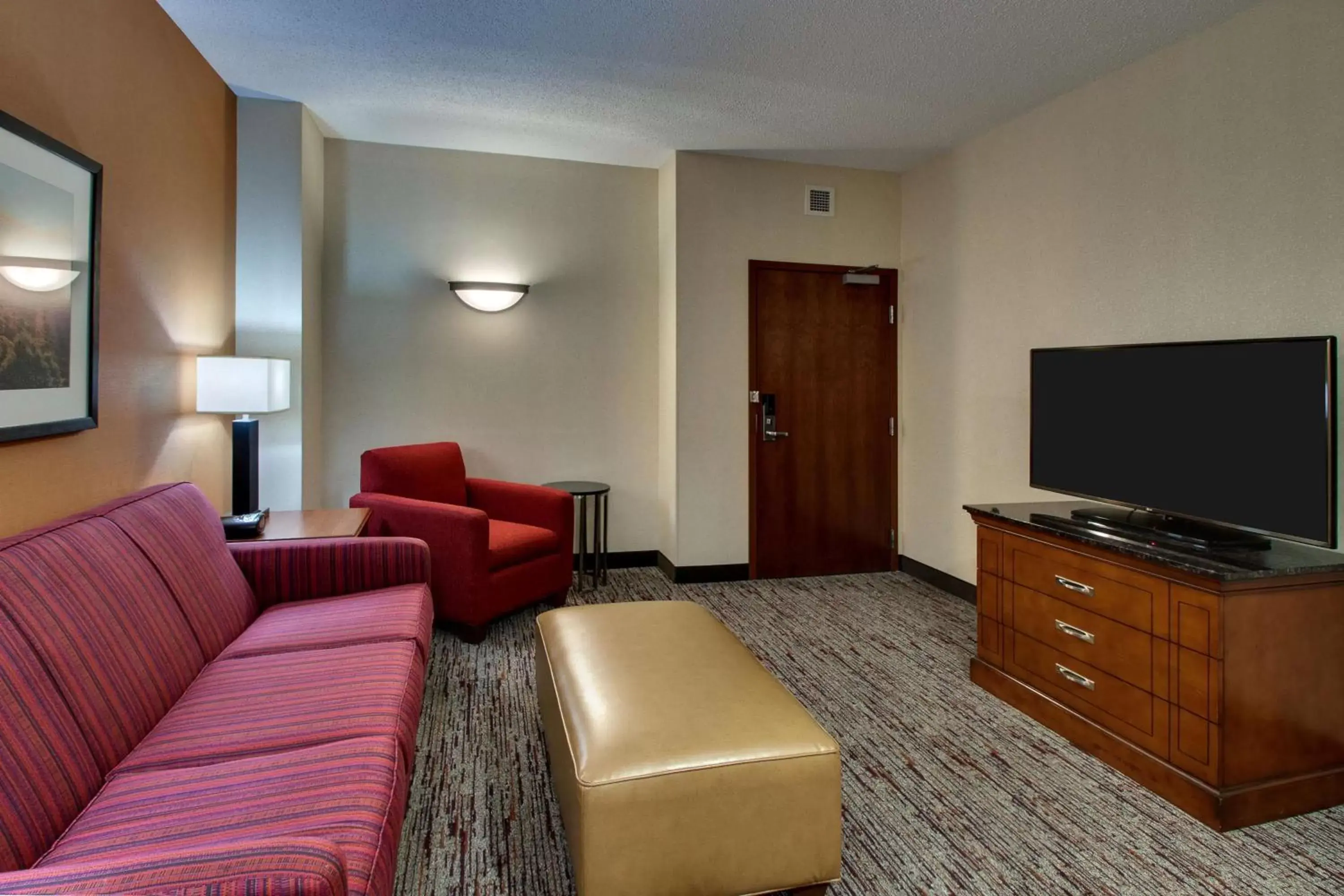 Photo of the whole room, Seating Area in Drury Inn & Suites Charlotte Northlake