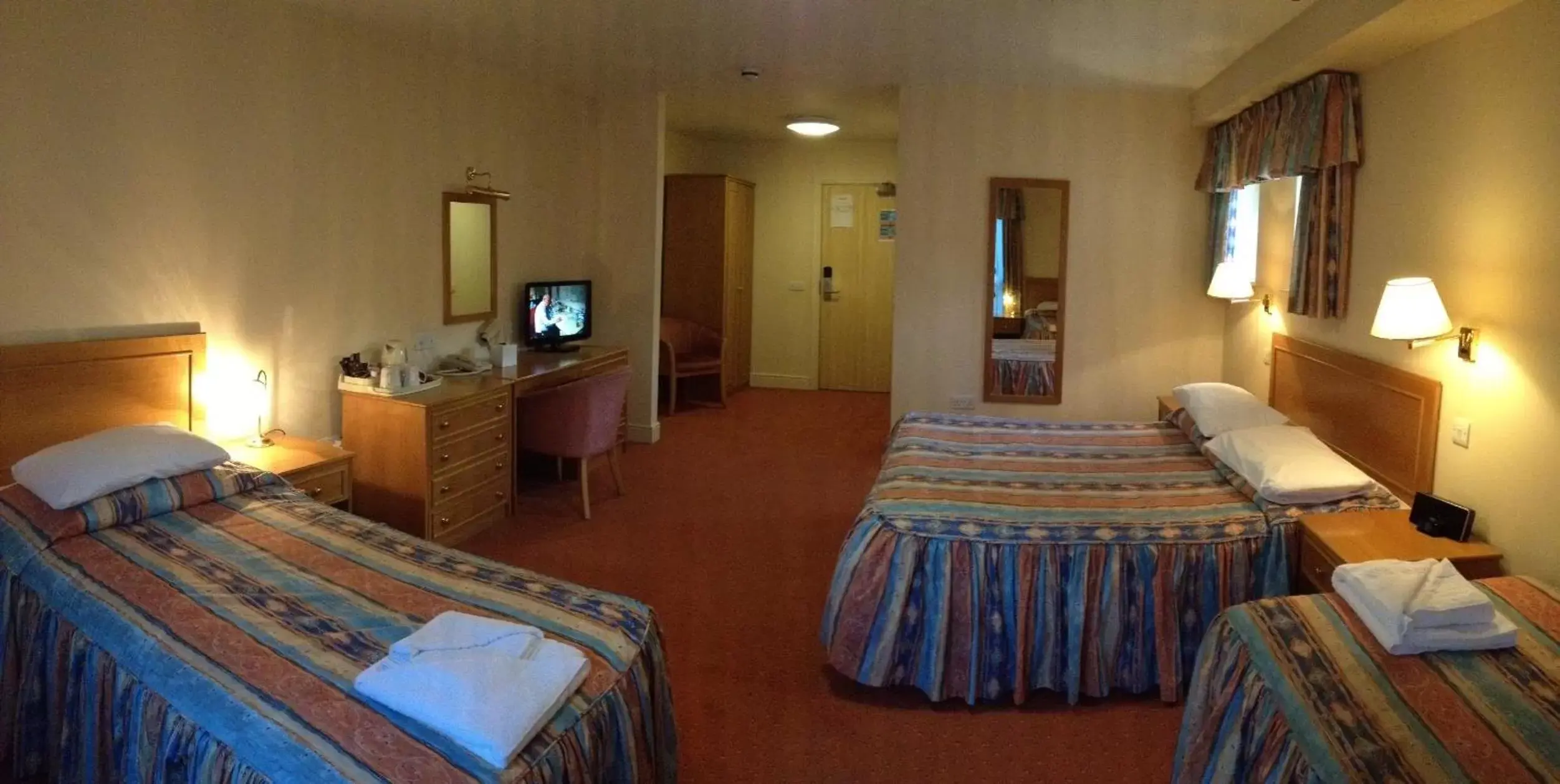 Photo of the whole room, Bed in Louisa Lodge & Purbeck House Hotel