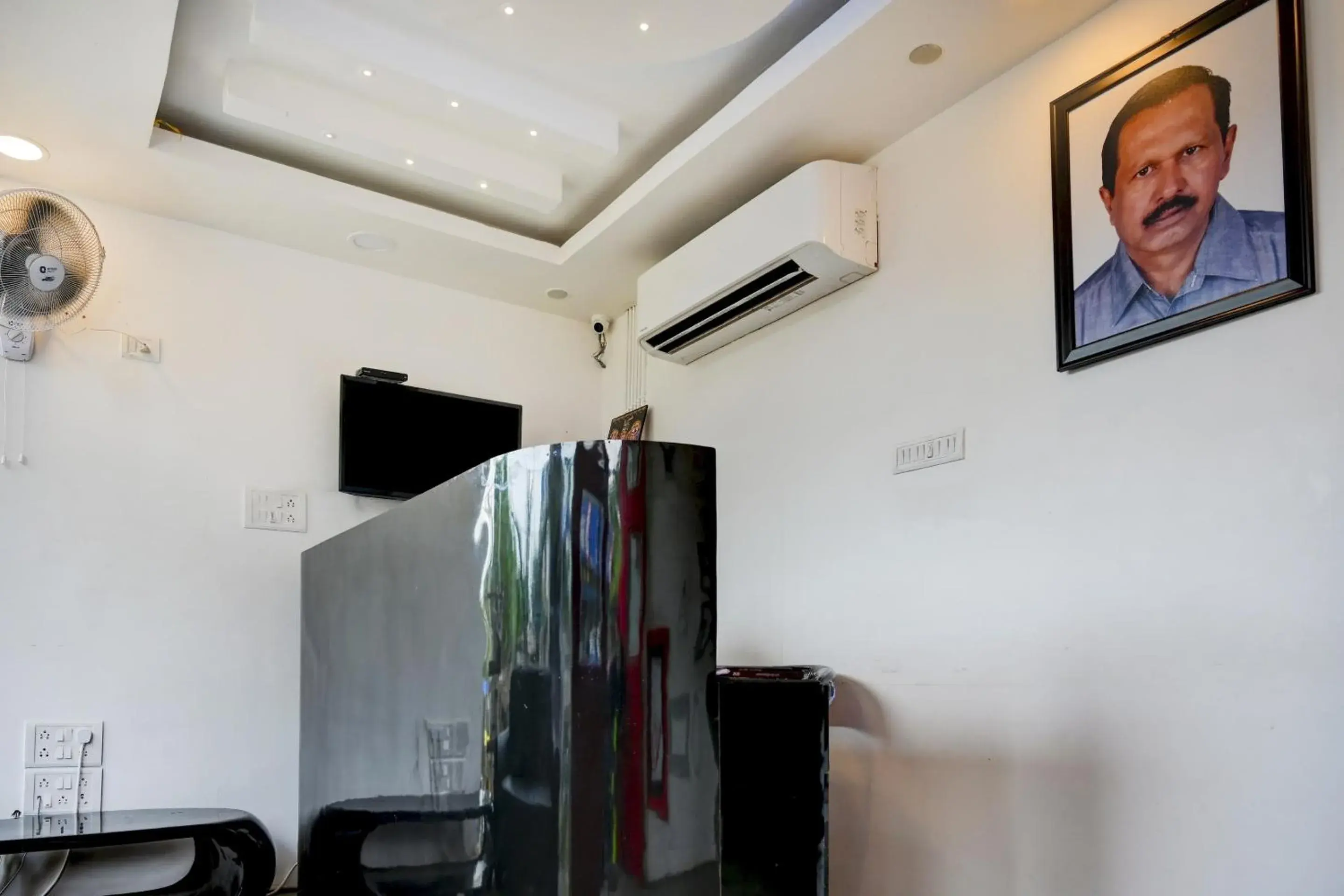 Lobby or reception, TV/Entertainment Center in Super OYO Townhouse 412 Aditya International