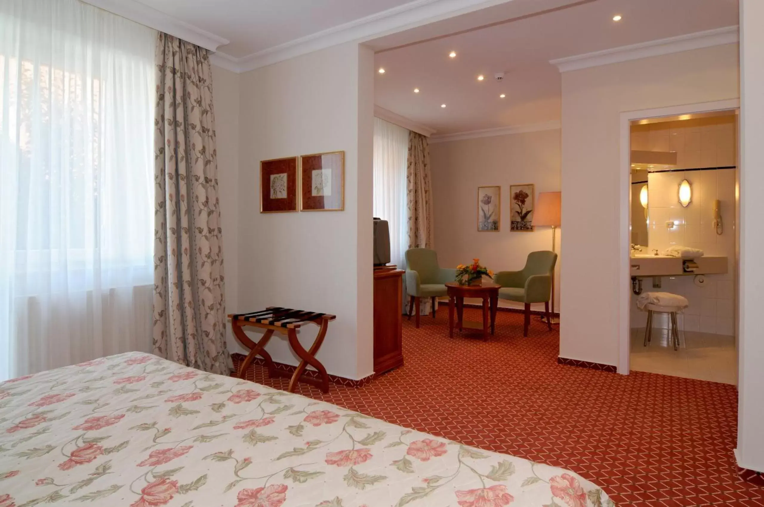 Photo of the whole room, Bed in Parkhotel Am Glienberg by UNO