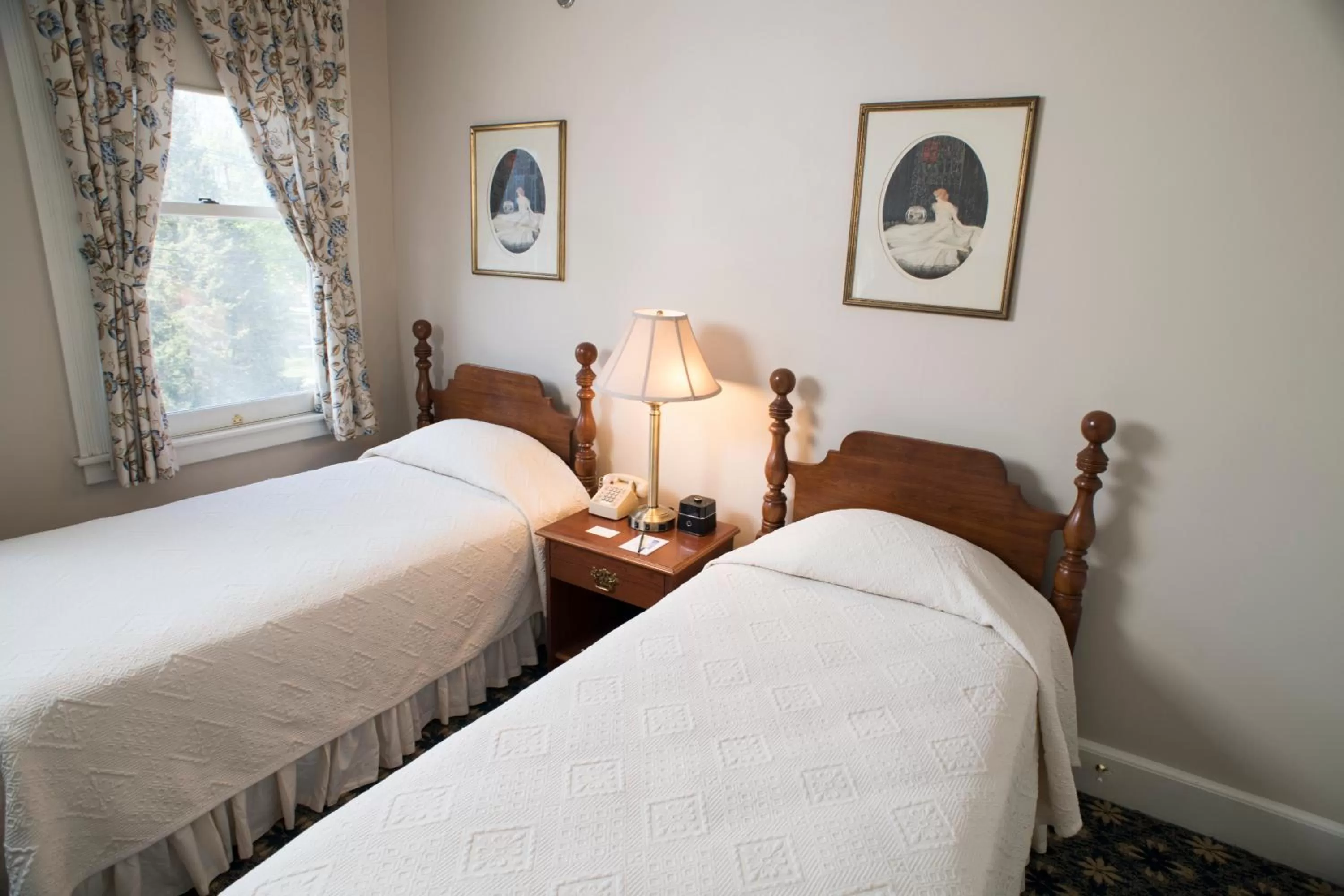Bedroom, Bed in Middlebury Inn