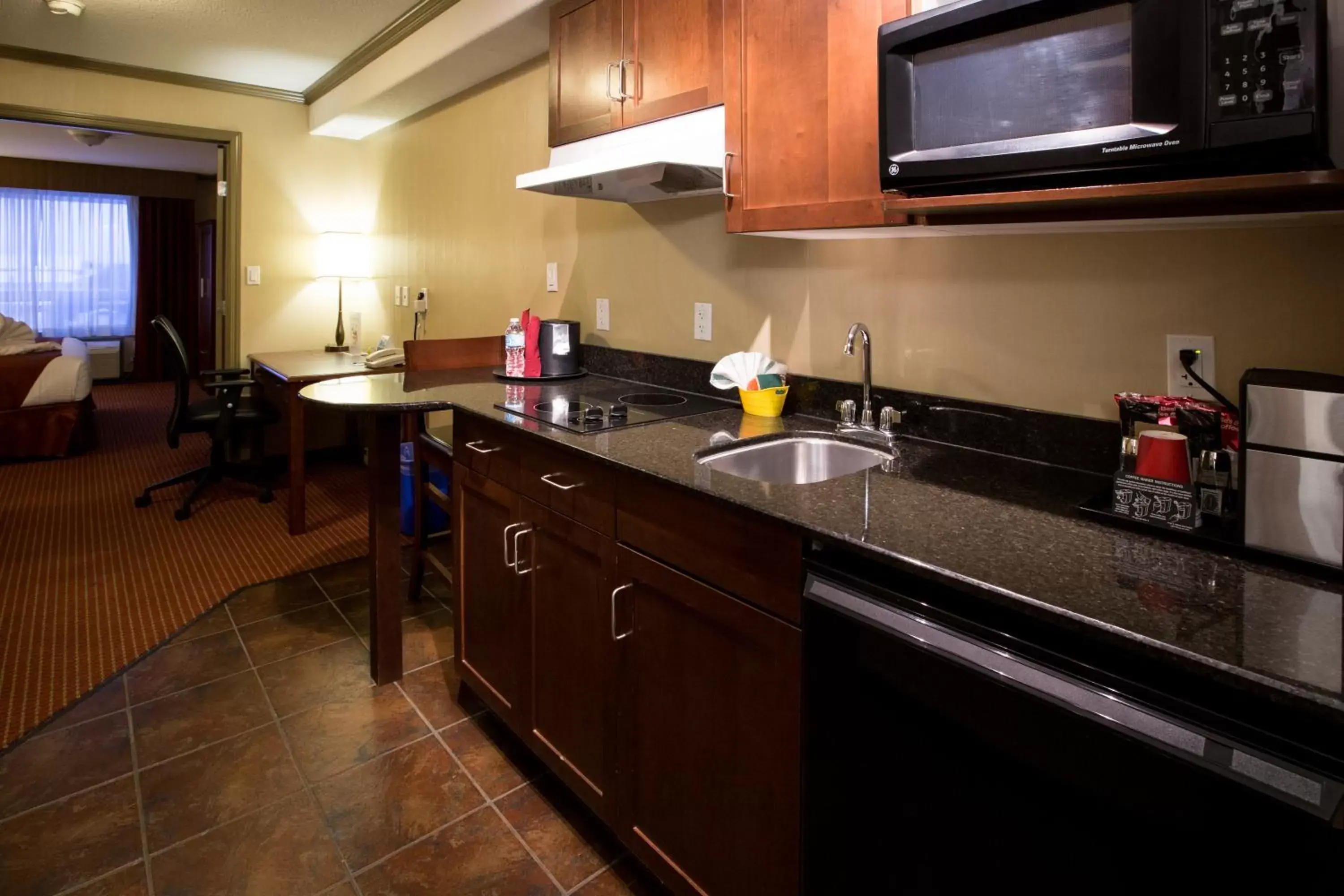 Kitchen or kitchenette, Kitchen/Kitchenette in Merit Hotel & Suites