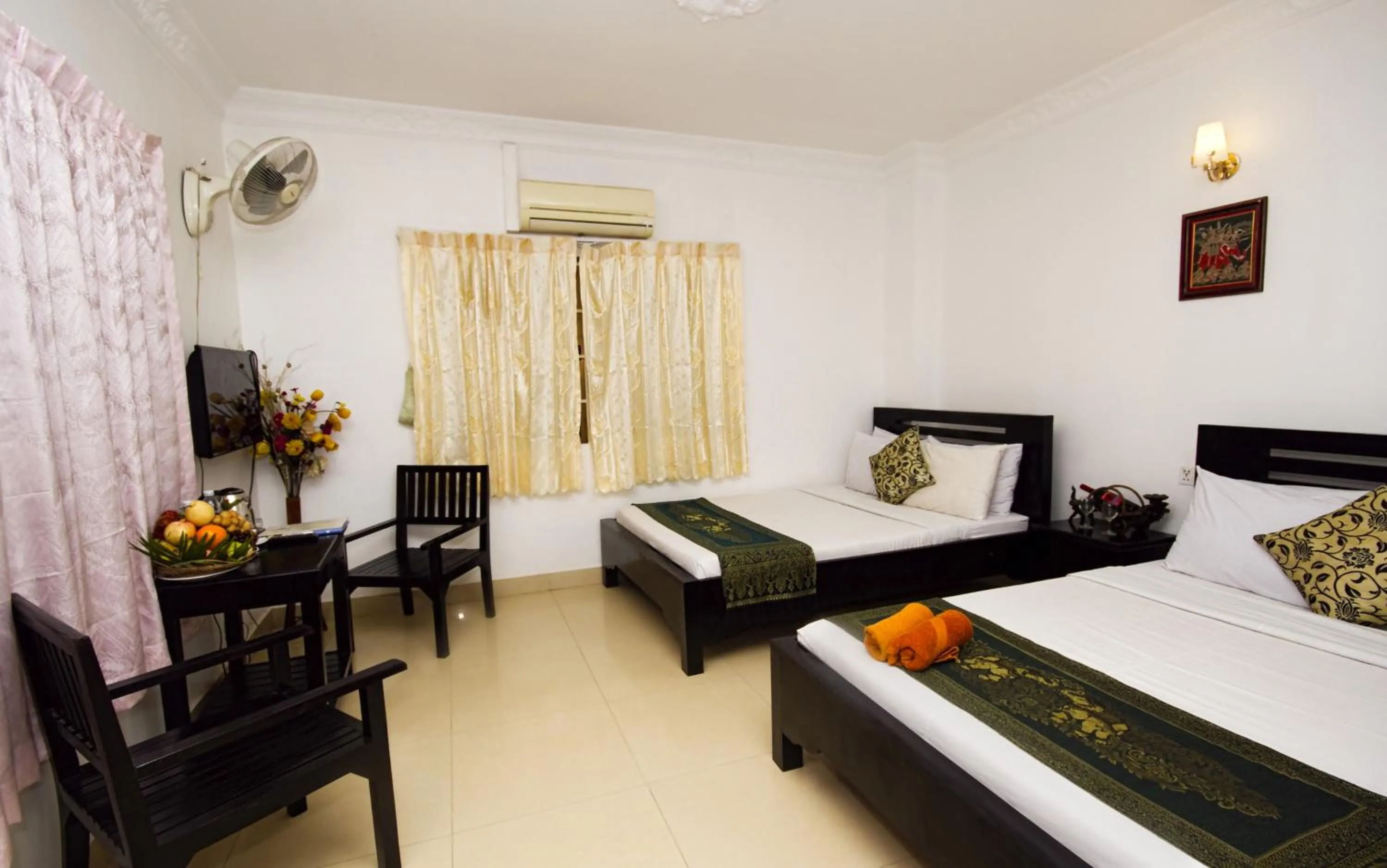 Photo of the whole room, Bed in King Boutique Hotel