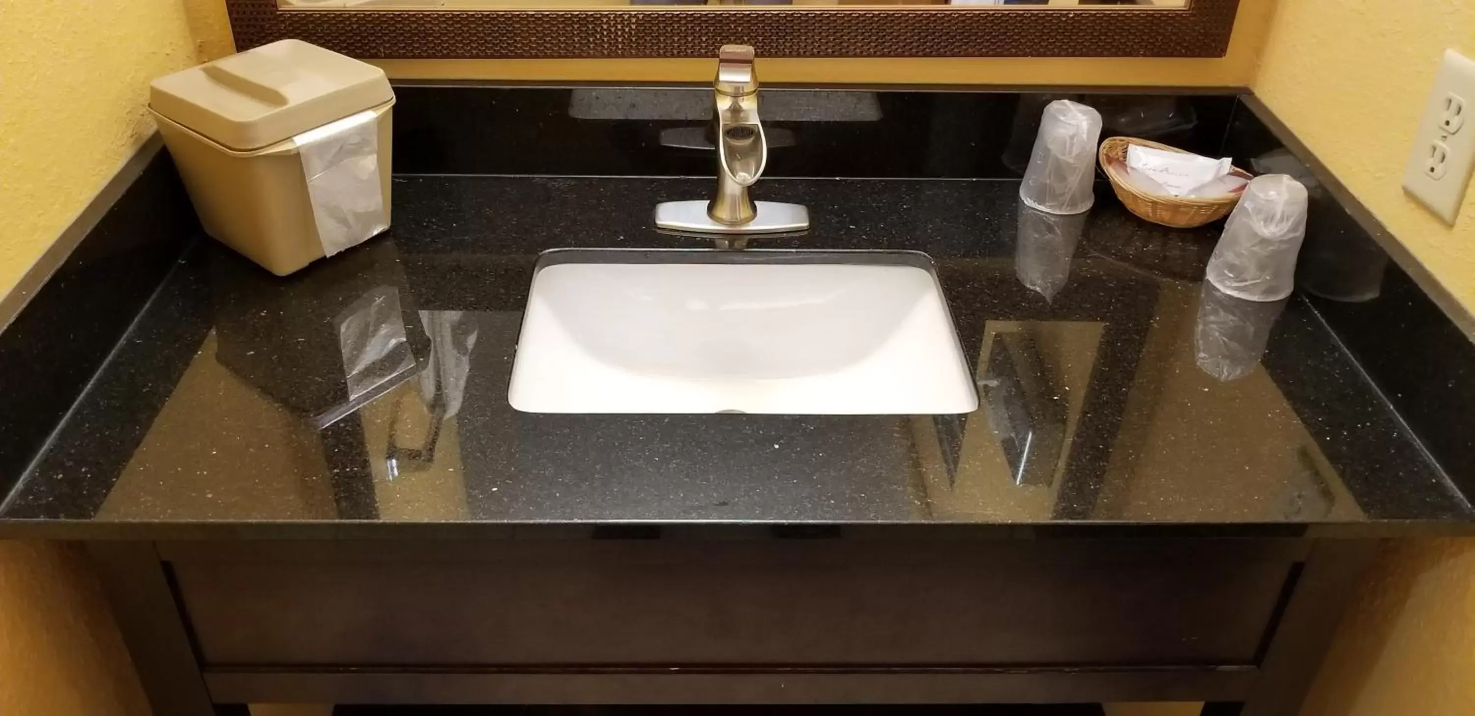 Bathroom in Royal Victorian Motel