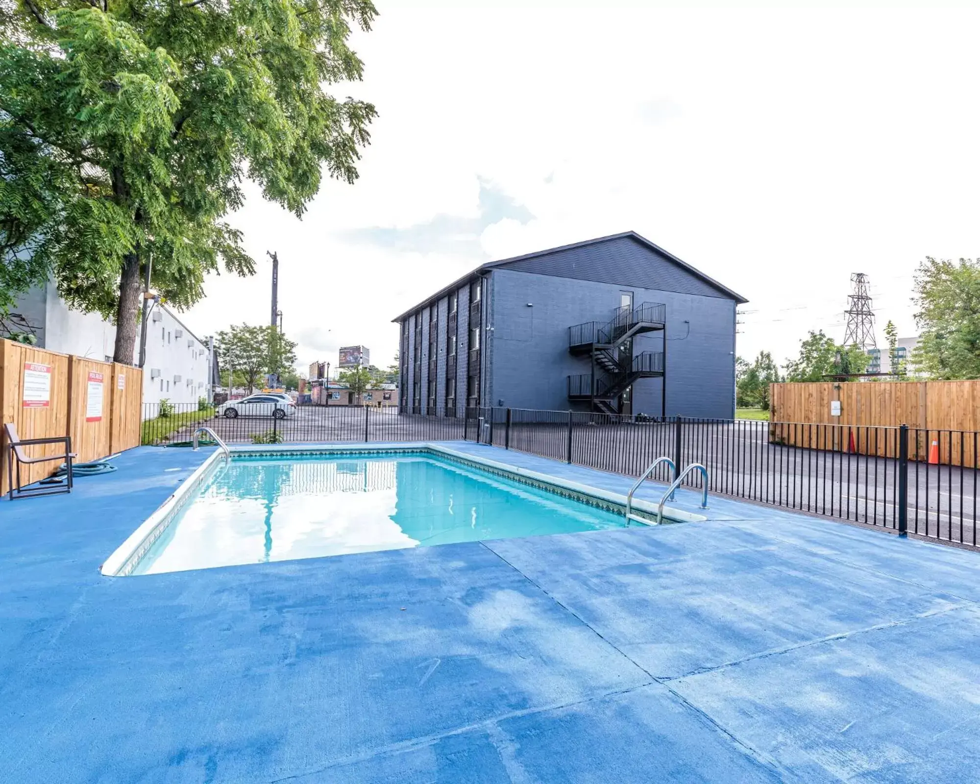 Swimming Pool in Mamma's Inn