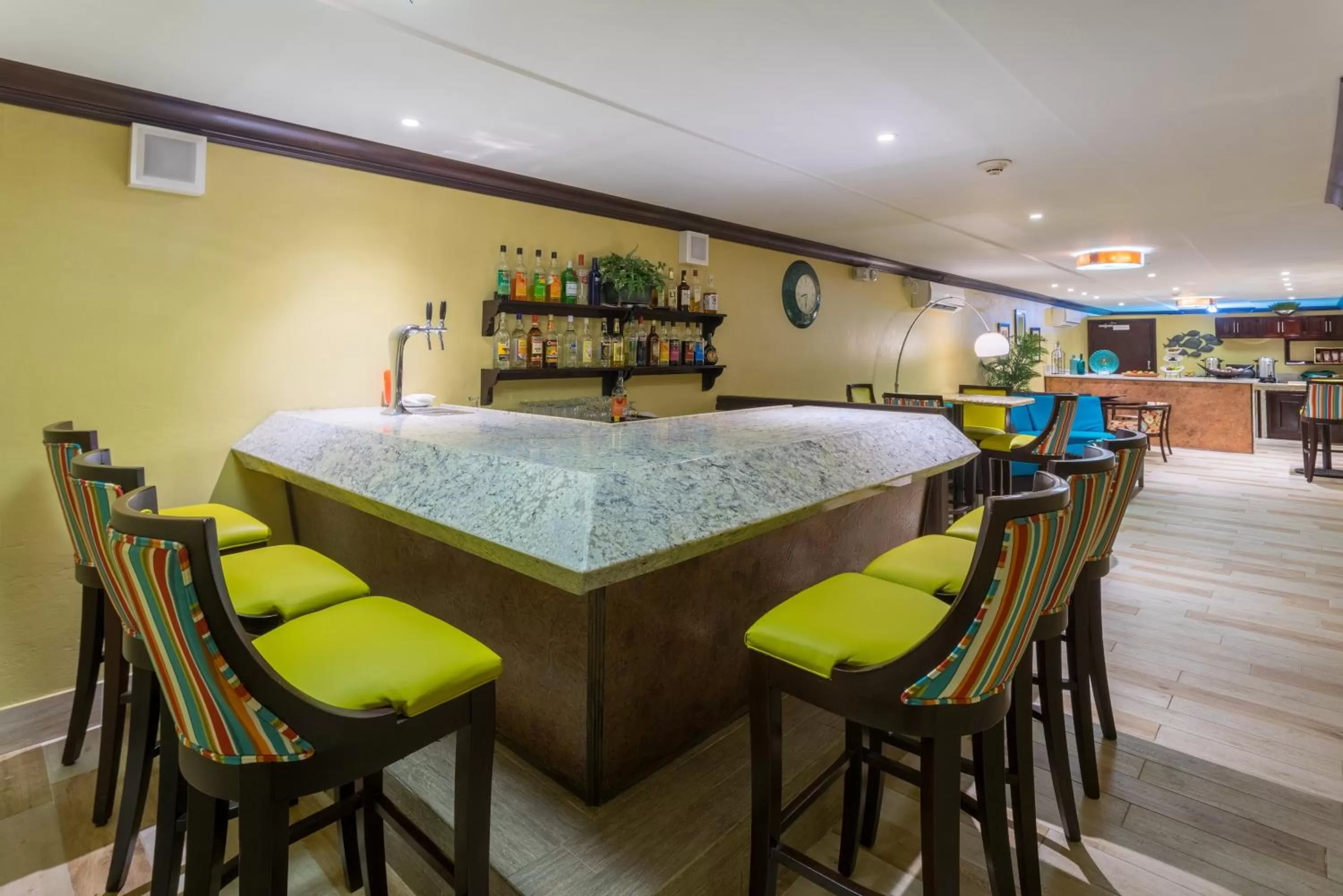 Lounge or bar, Lounge/Bar in Holiday Inn Resort Montego Bay All Inclusive, an IHG Hotel