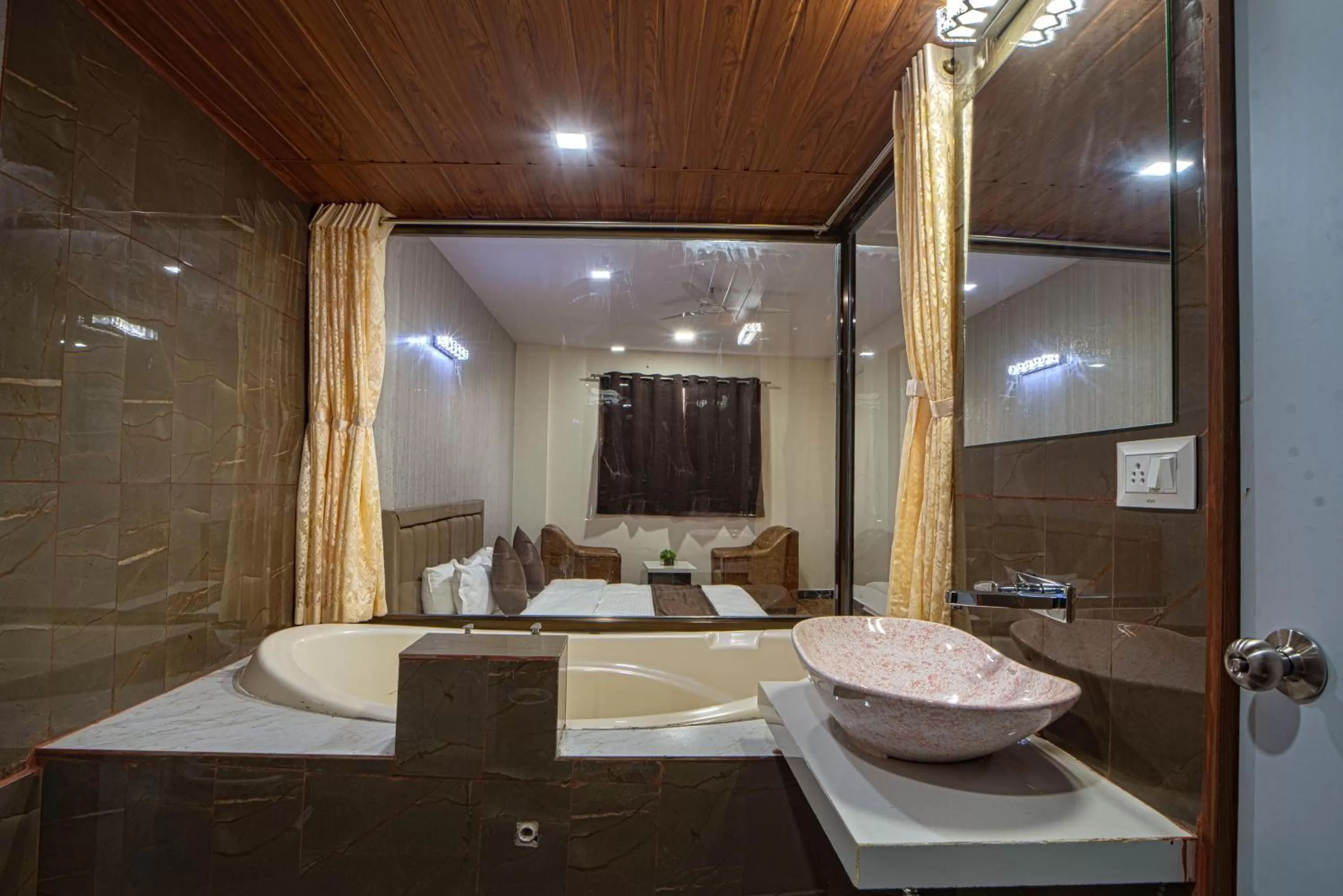 Bathroom in Hotel Jurkis, Kolhapur