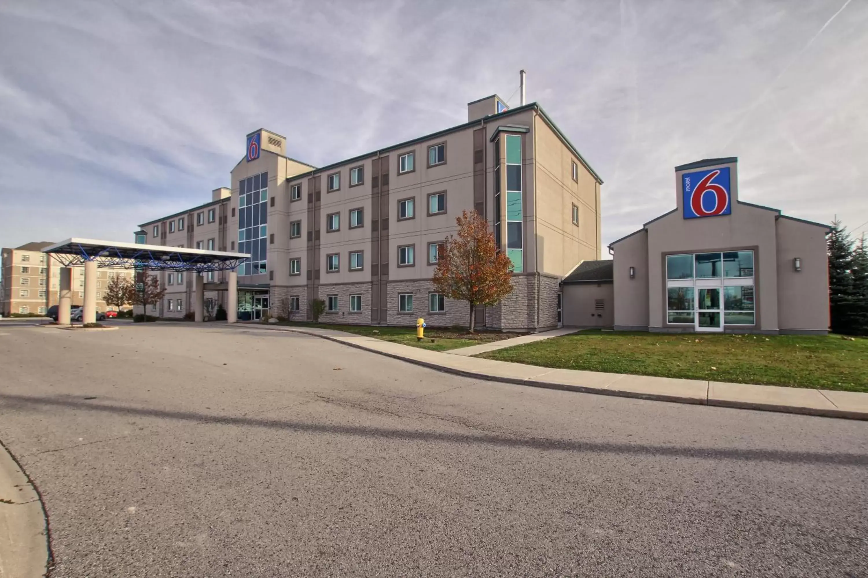 Facade/entrance, Property Building in Motel 6-London, ON - Ontario