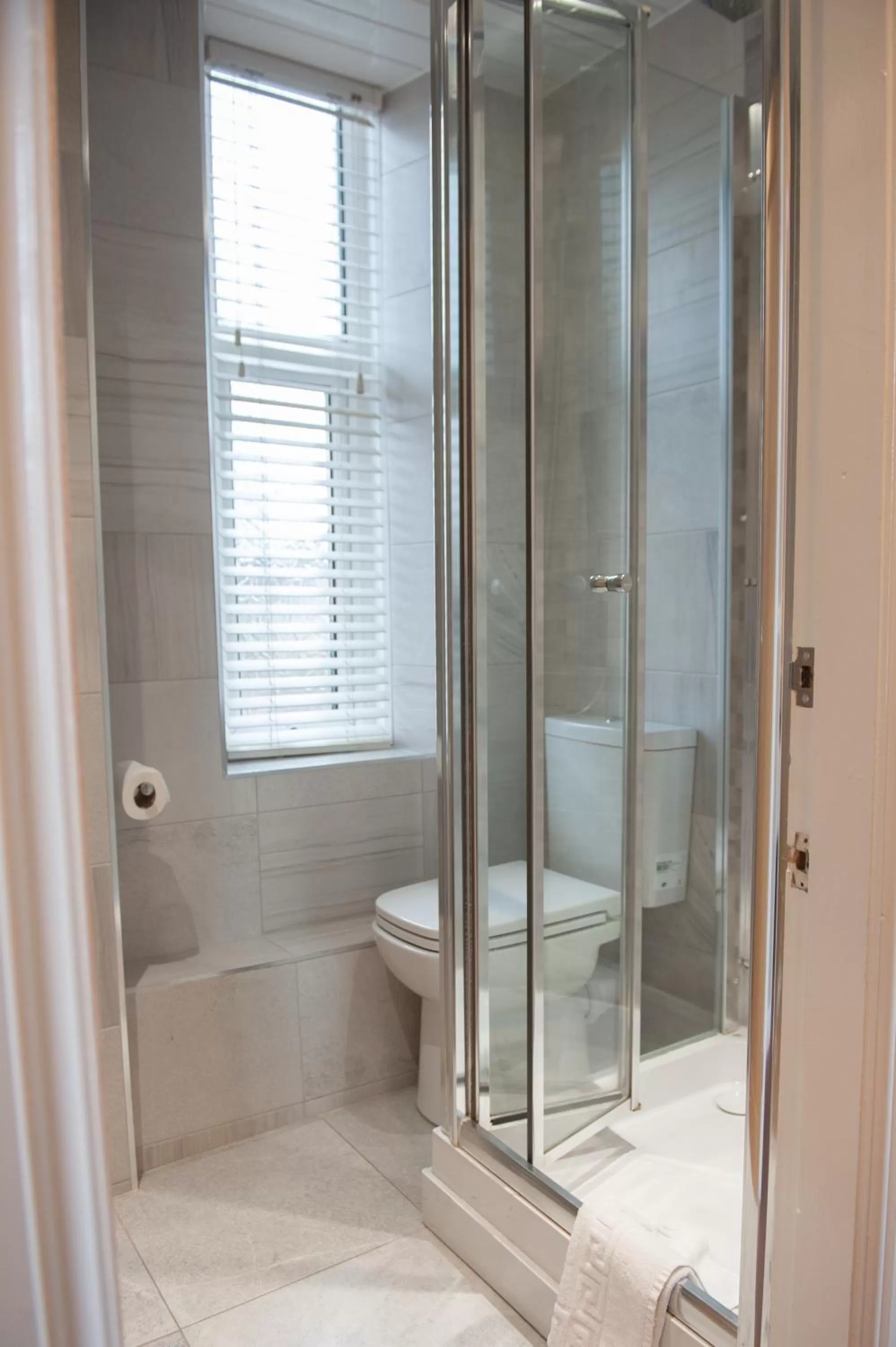 Shower in Osborne Hotel