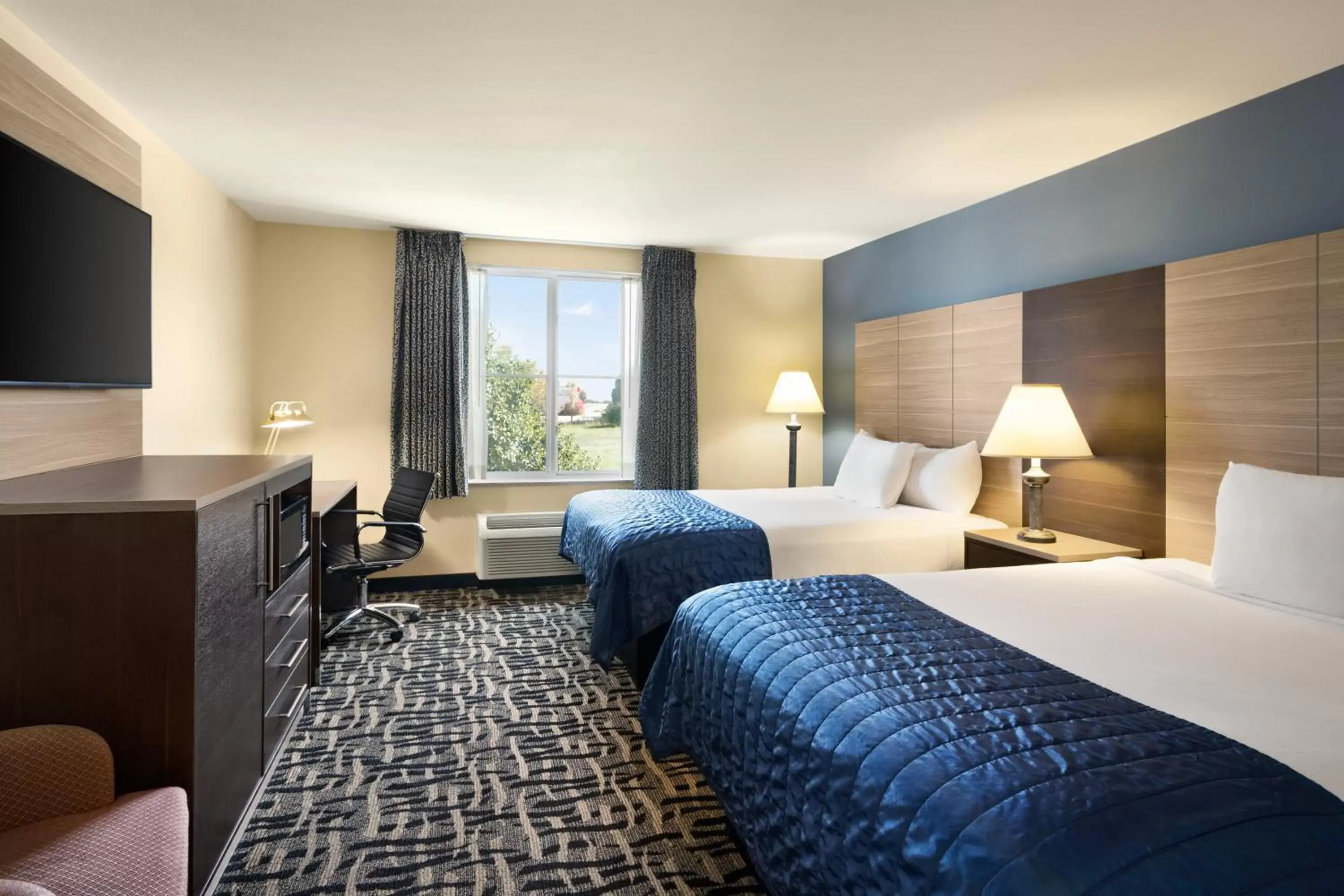 Queen Room with Two Queen Beds - Non-Smoking in Baymont by Wyndham Ft. Leonard/Saint Robert Queen Room with Two Queen Beds - Non-Smoking in Baymont by Wyndham Ft. Leonard/Saint Robert