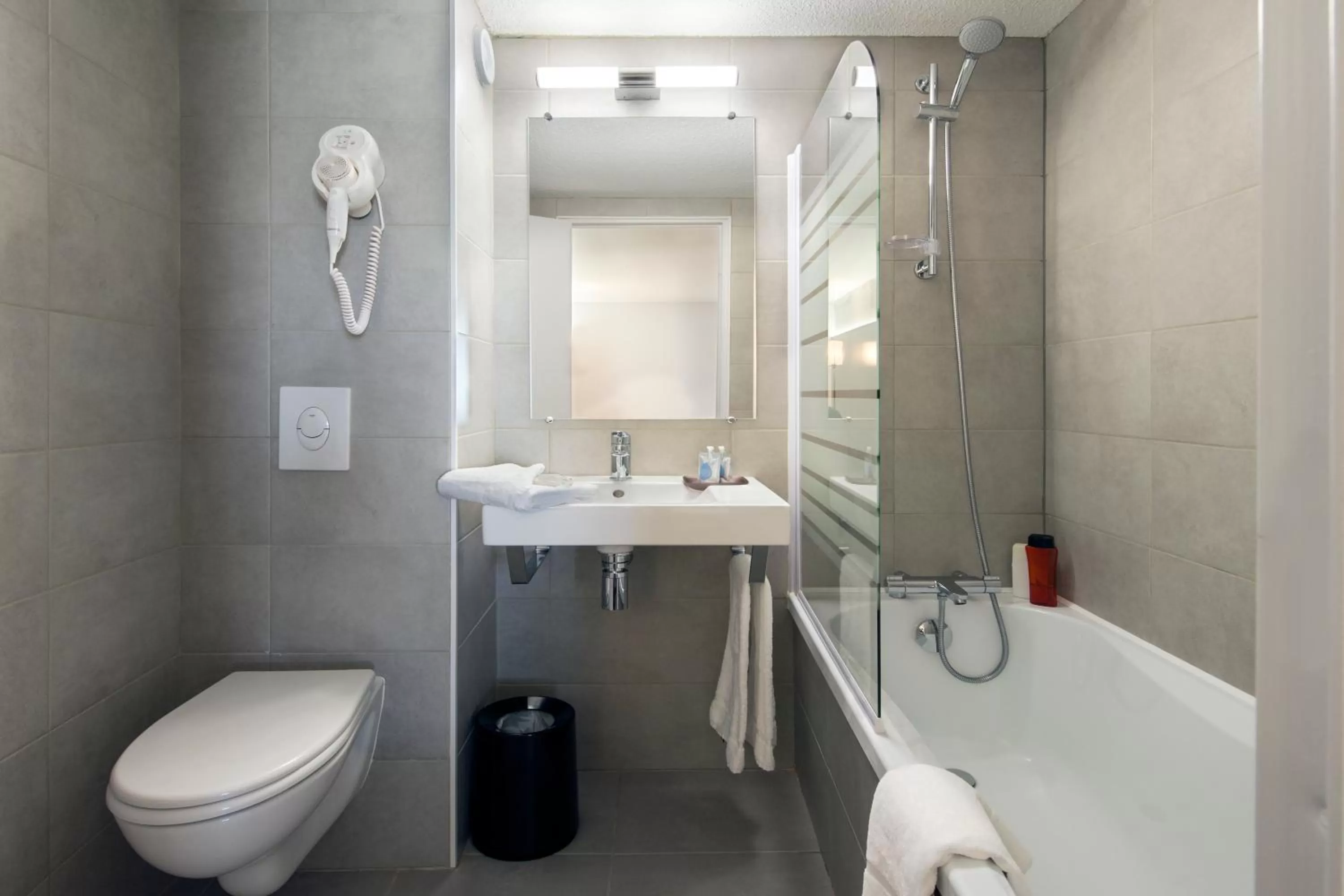 Bathroom in L'hôtel by JOA de Saint-Paul-Lès-Dax