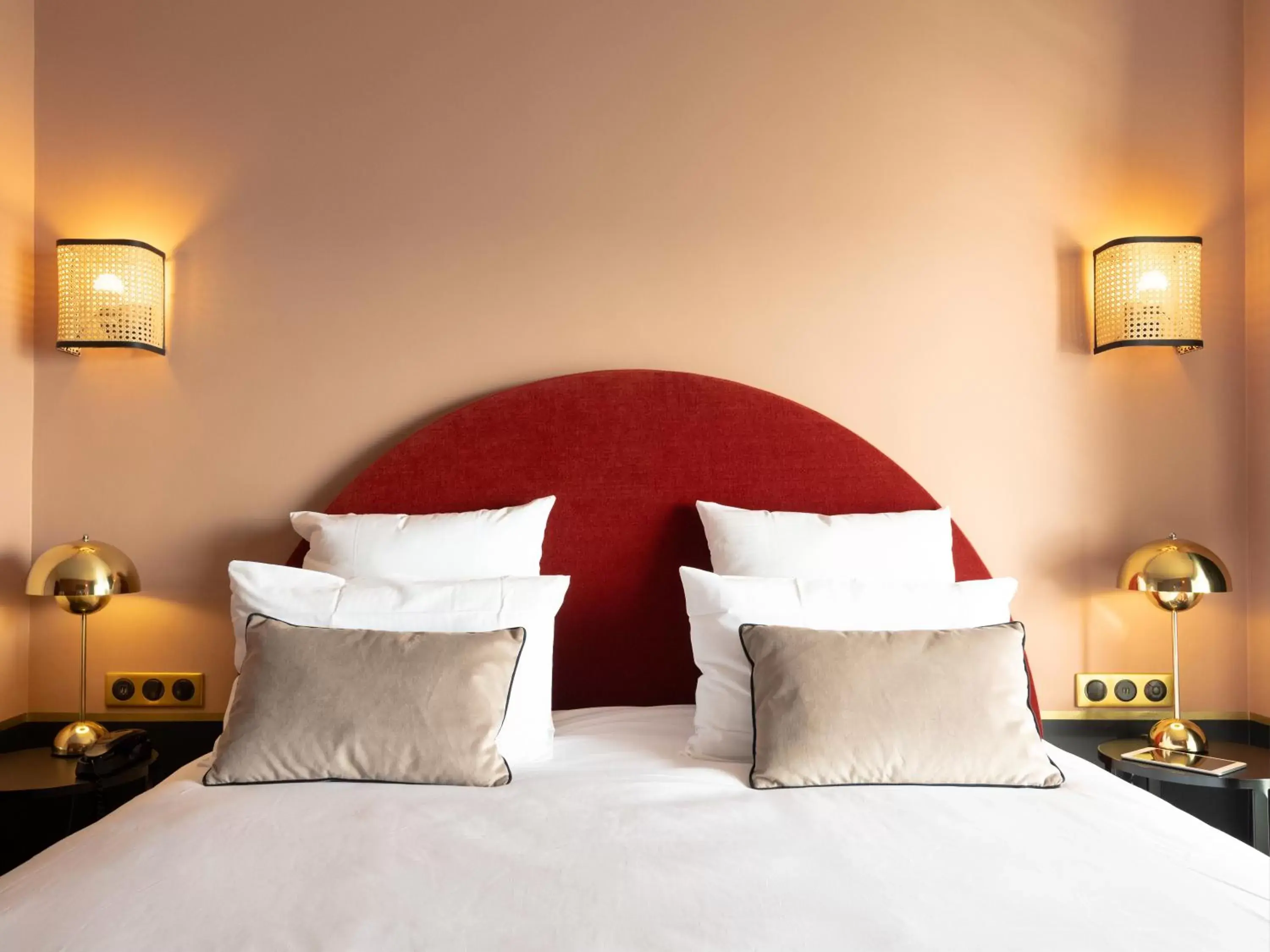 Bedroom, Bed in Hotel Mercure Roscoff Bord De Mer