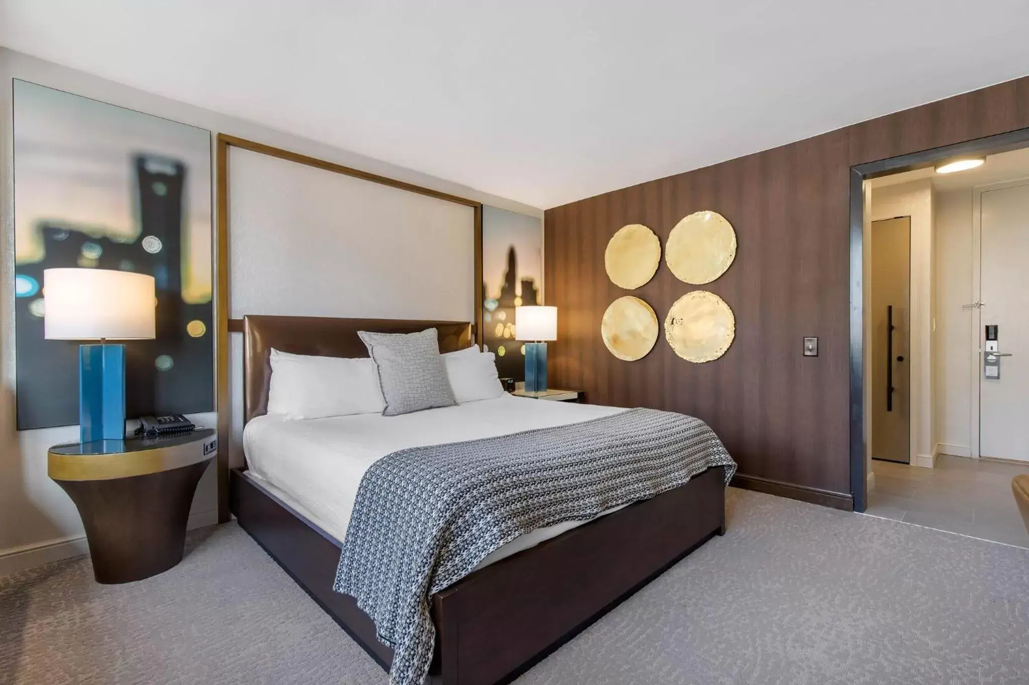 Bedroom, Bed in Omni Charlotte Hotel