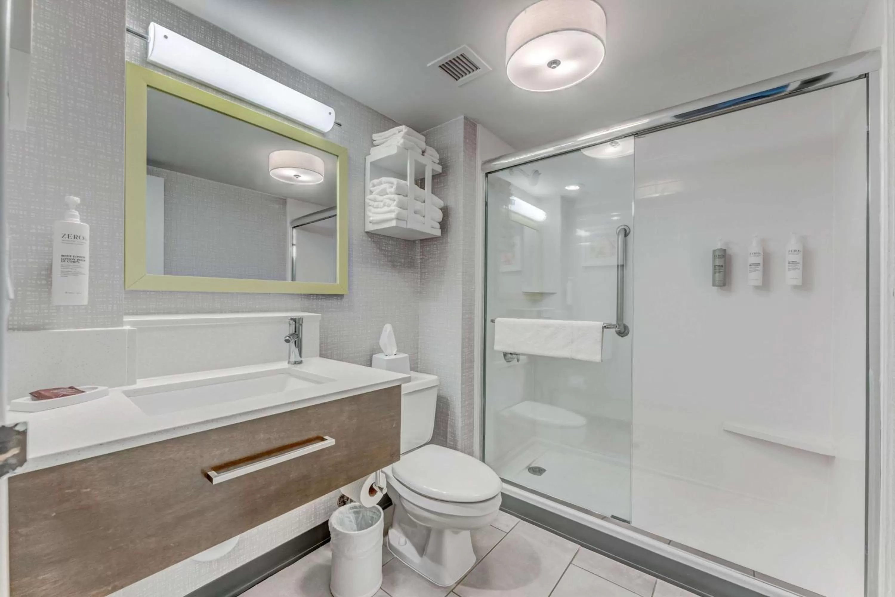 Bathroom in Hampton Inn Morgantown