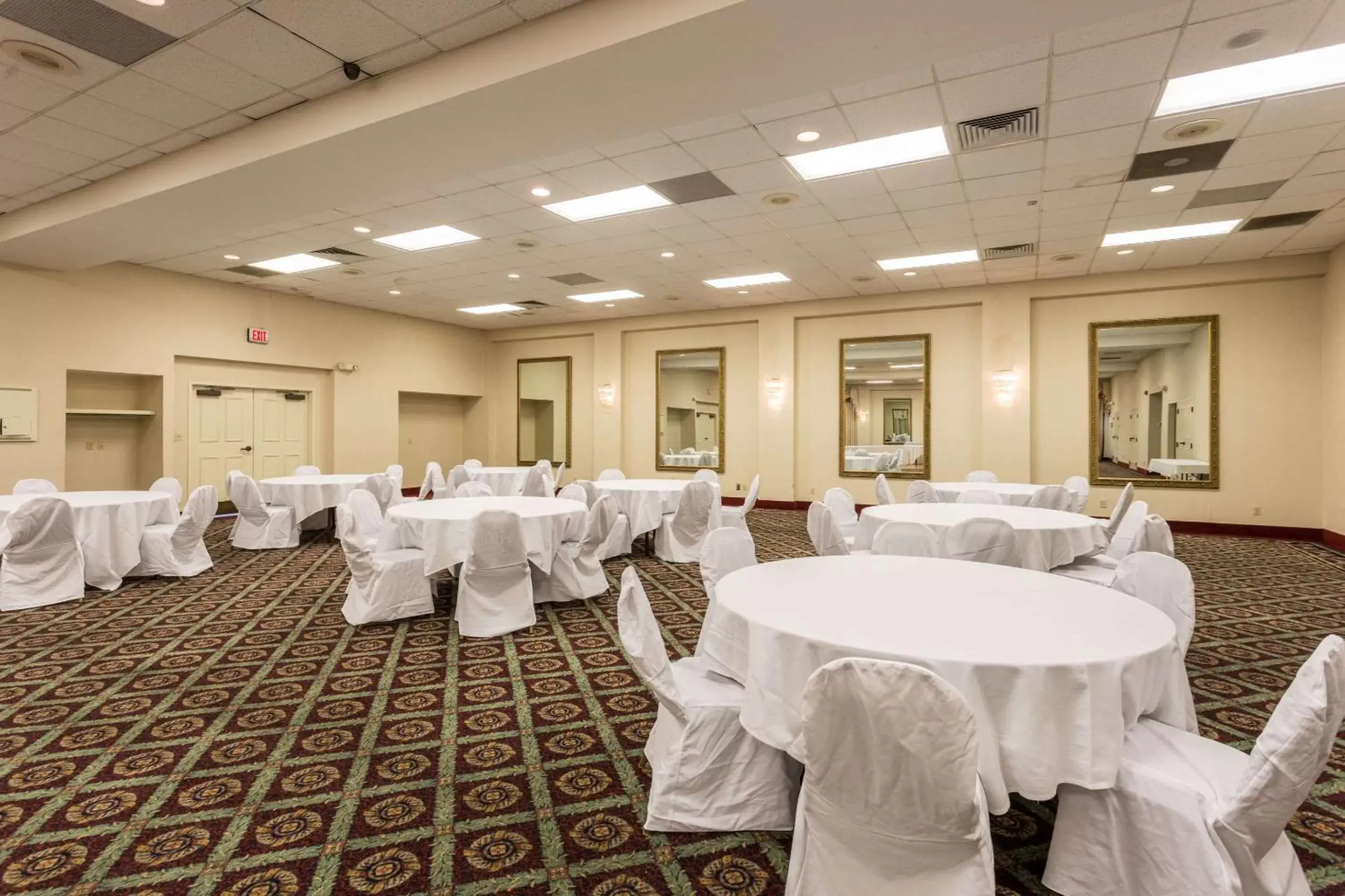 On site, Banquet Facilities in Quality Inn Union City US 51