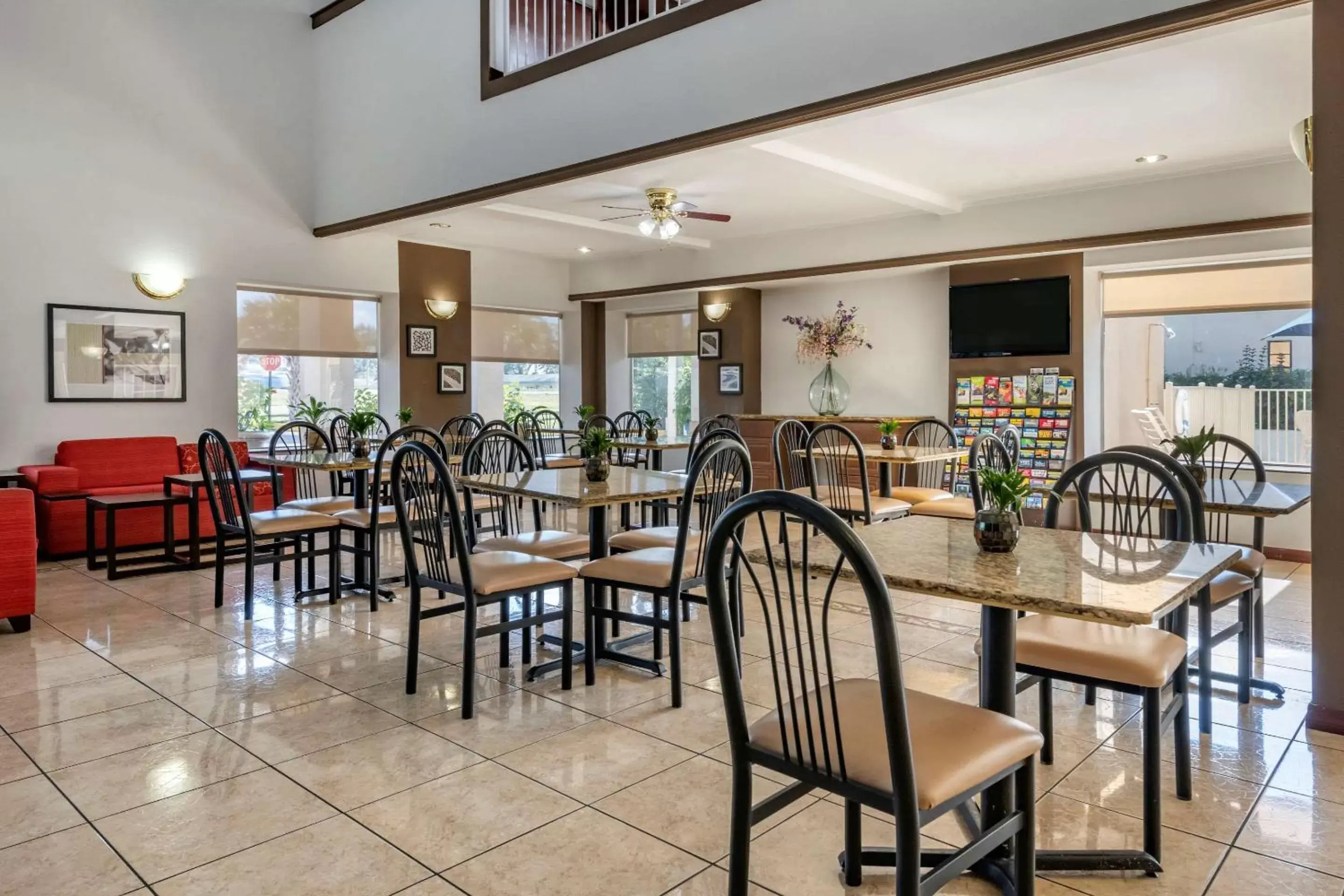 Restaurant/places to eat in Quality Inn Zephyrhills-Dade City Restaurant/places to eat in Quality Inn Zephyrhills-Dade City