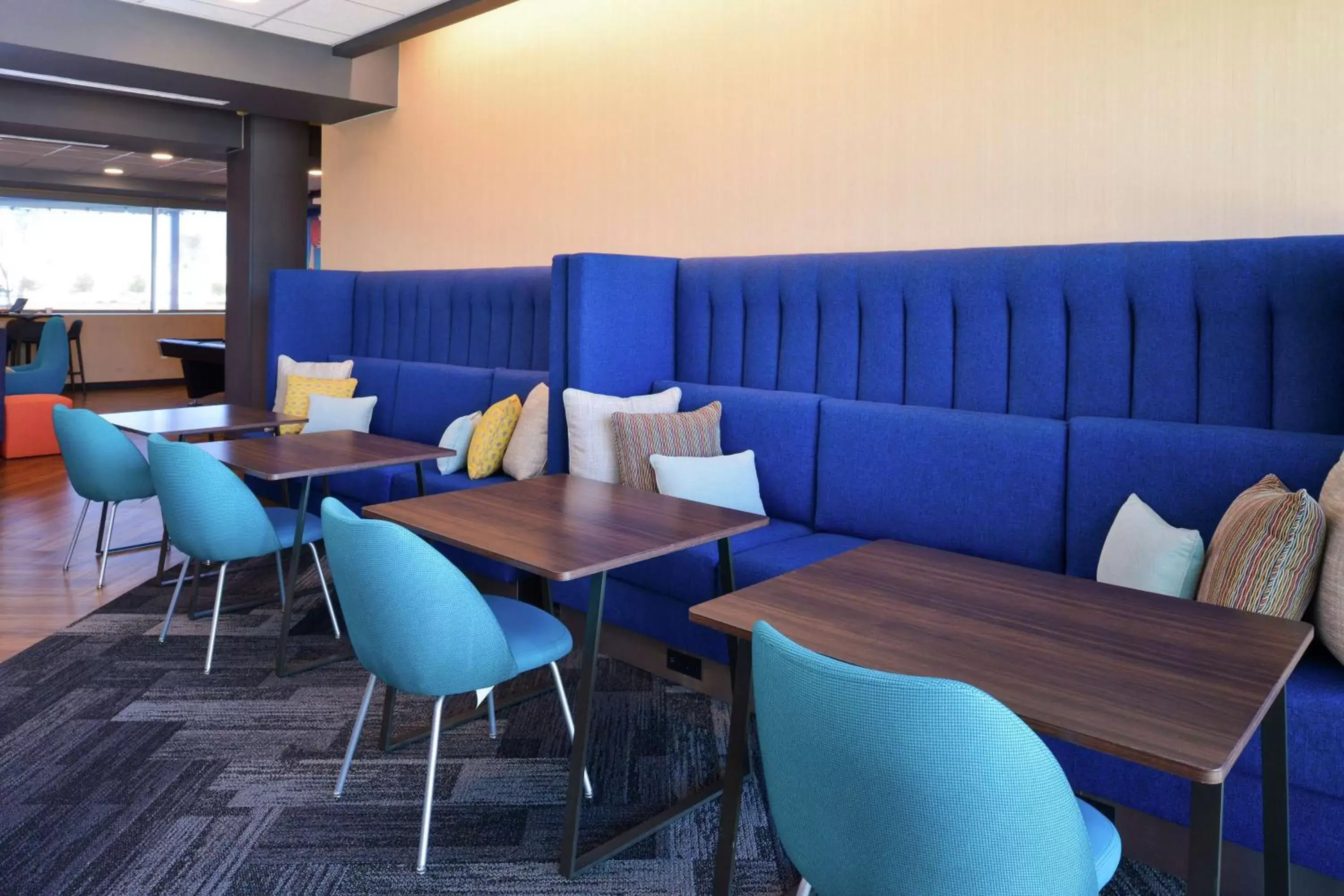Breakfast, Lounge/Bar in Tru By Hilton Coppell DFW Airport North