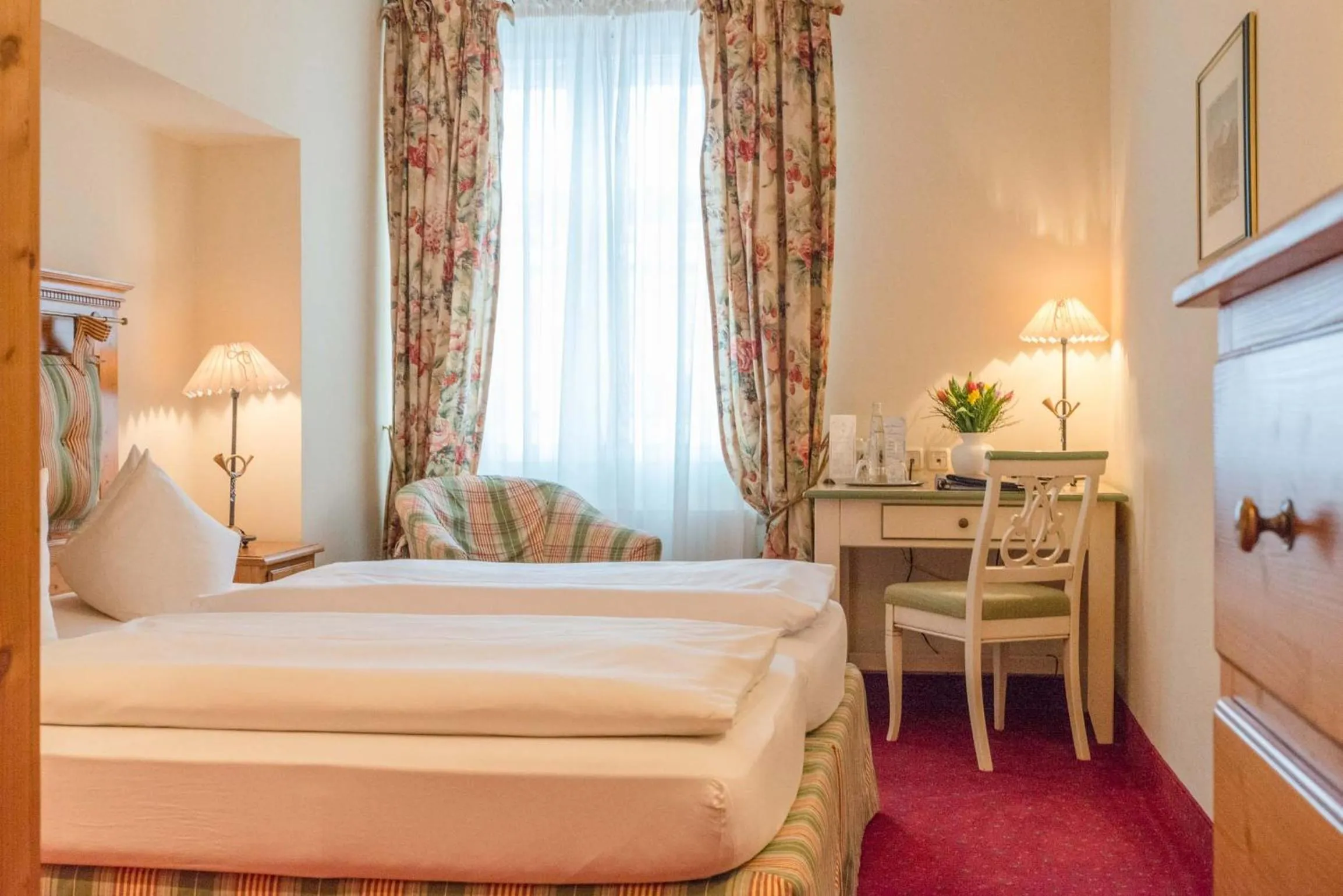 Bed in Hotel Post Murnau