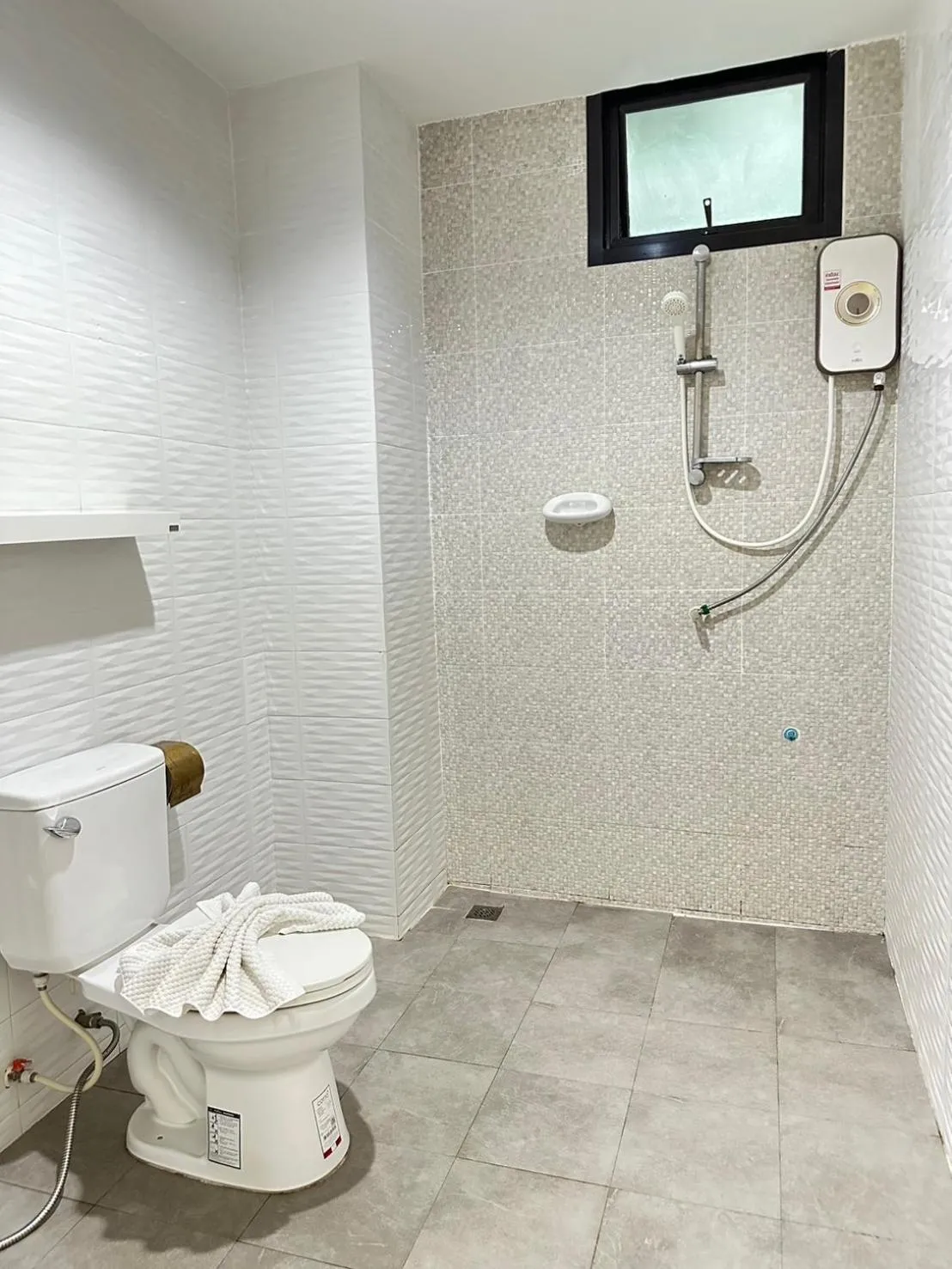 Shower in บันดารี่ ริชชี่ (Bhundaree Richy)