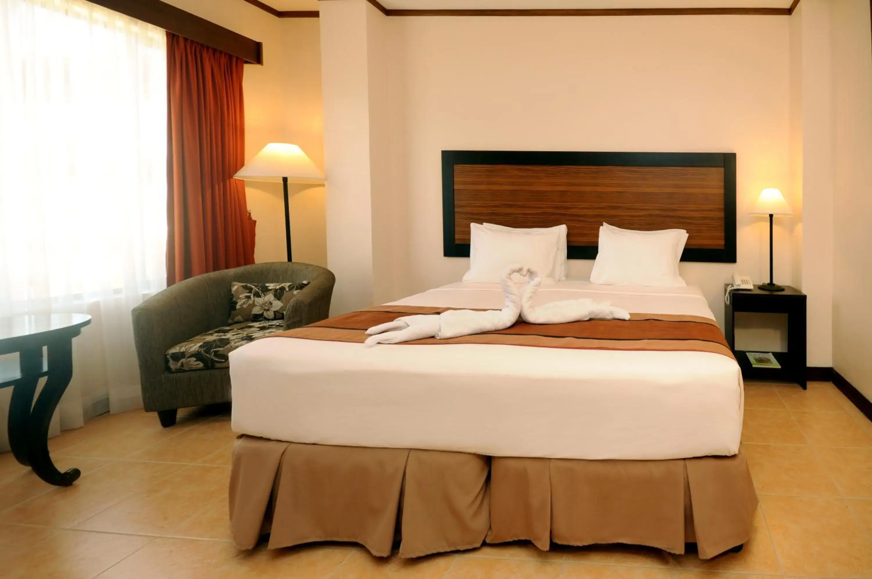 Bedroom, Bed in Hotel Tropika