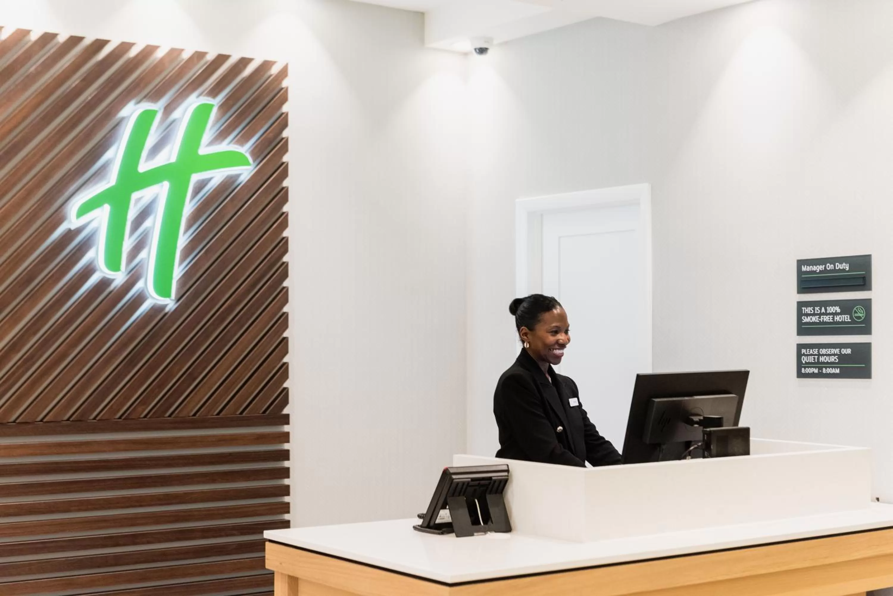 Lobby or reception in Holiday Inn Newark International Airport