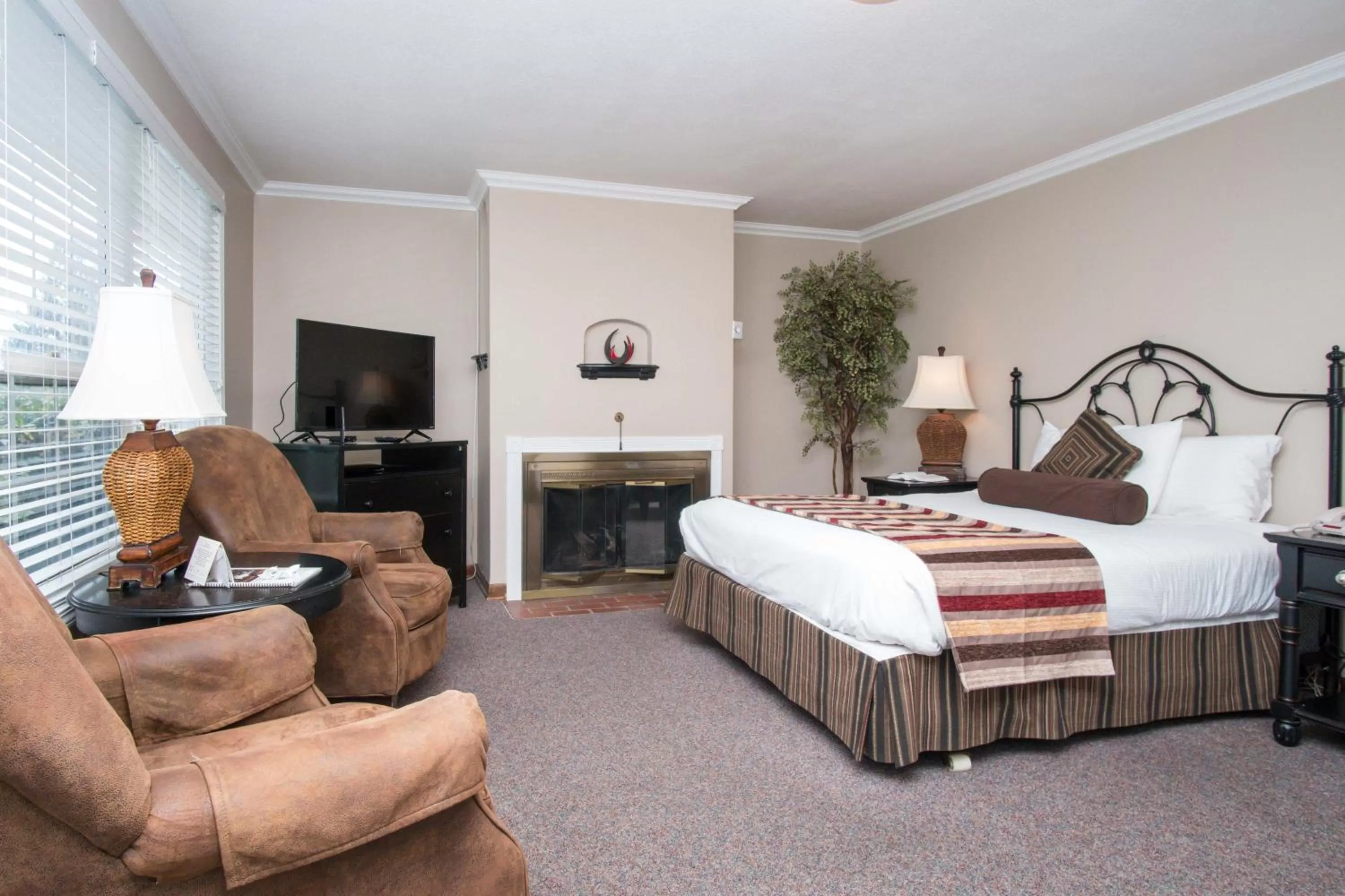 Bed in Ecola Creek Lodge