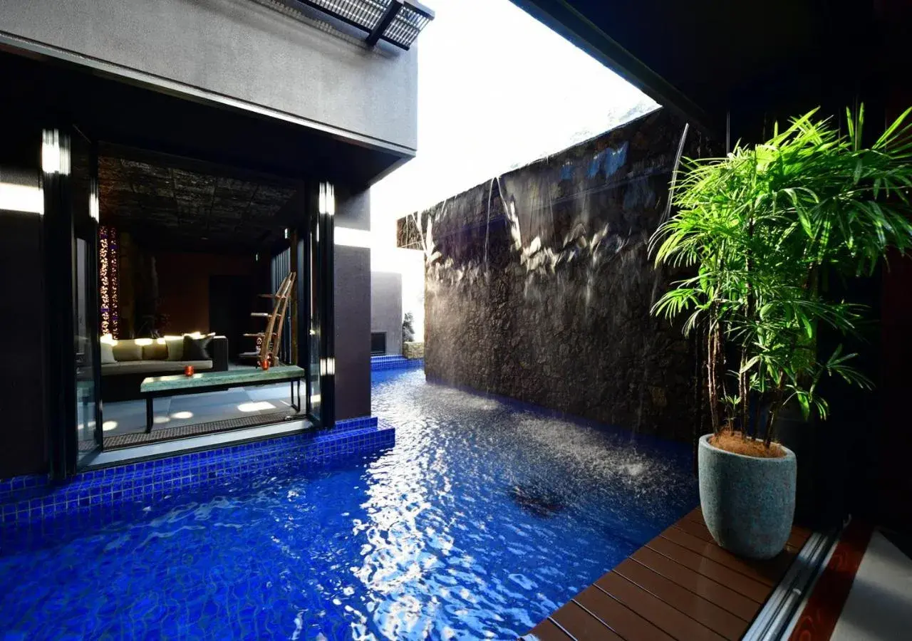 Balcony/Terrace, Swimming Pool in Balinese onsen ryokan Hakone Airu