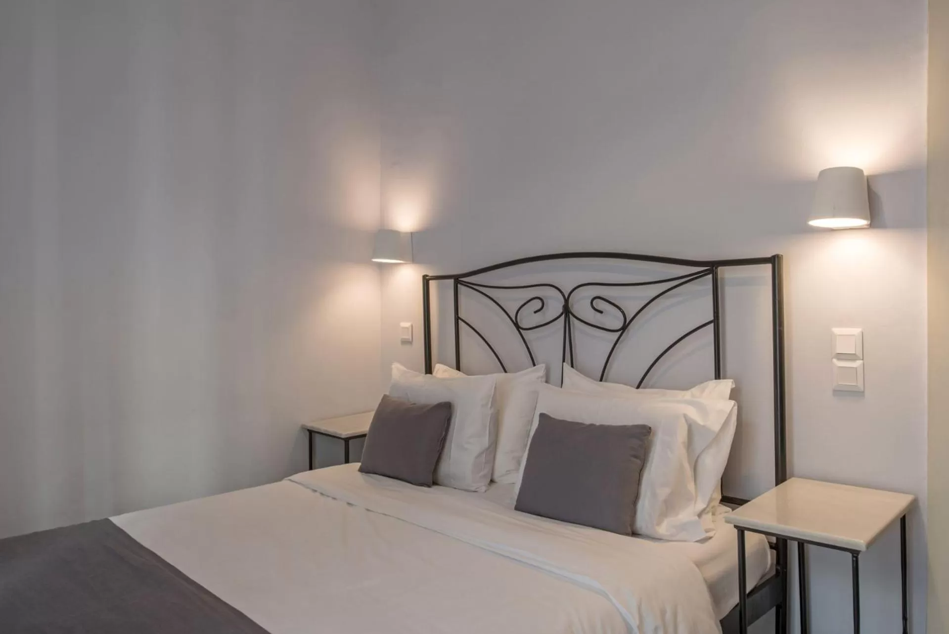 Bed in Kimon Hotel Athens