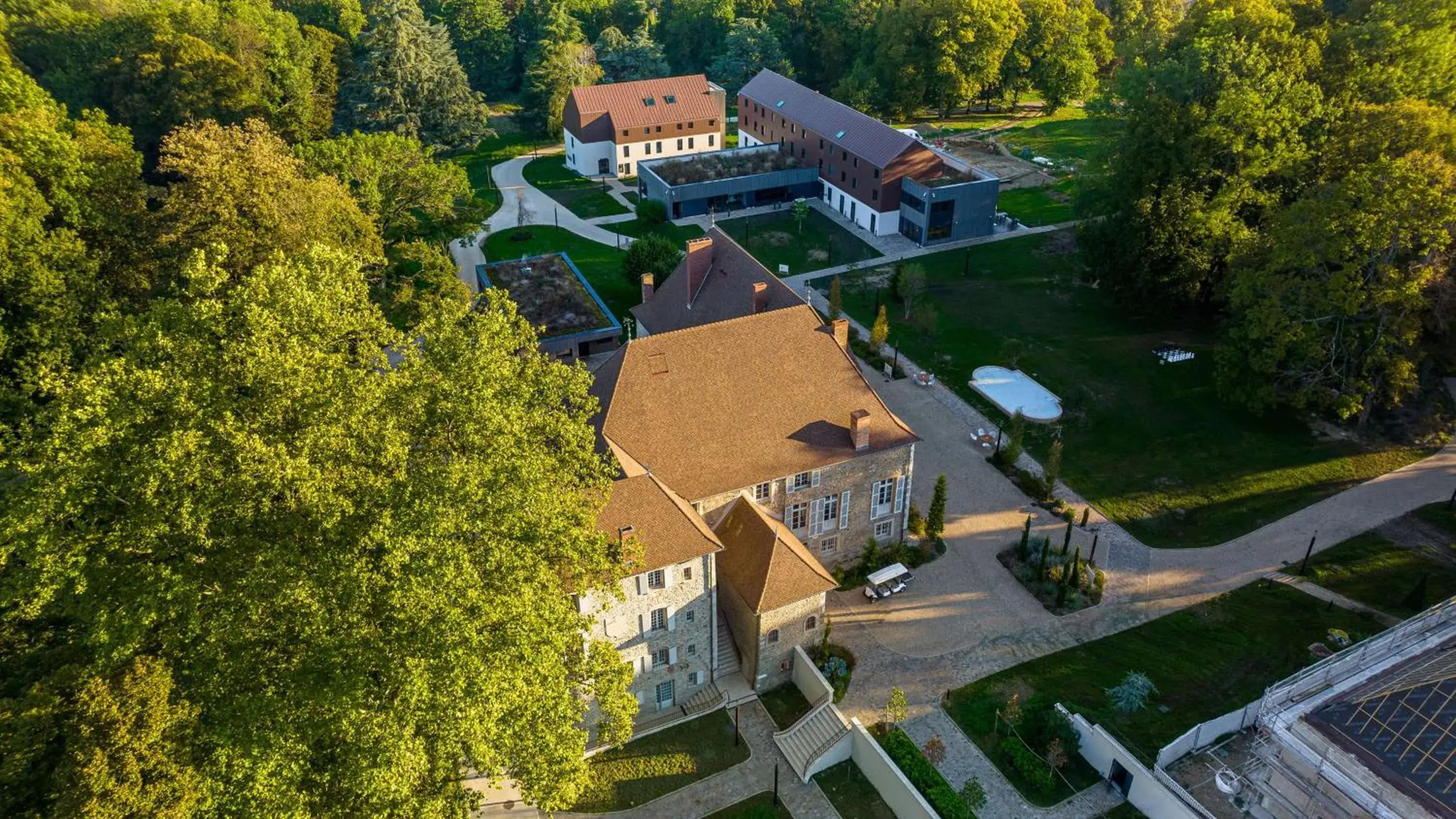 Property building, Bird's-eye View in Domaine de Dolomieu Hotel & Spa - BW Premier Collection