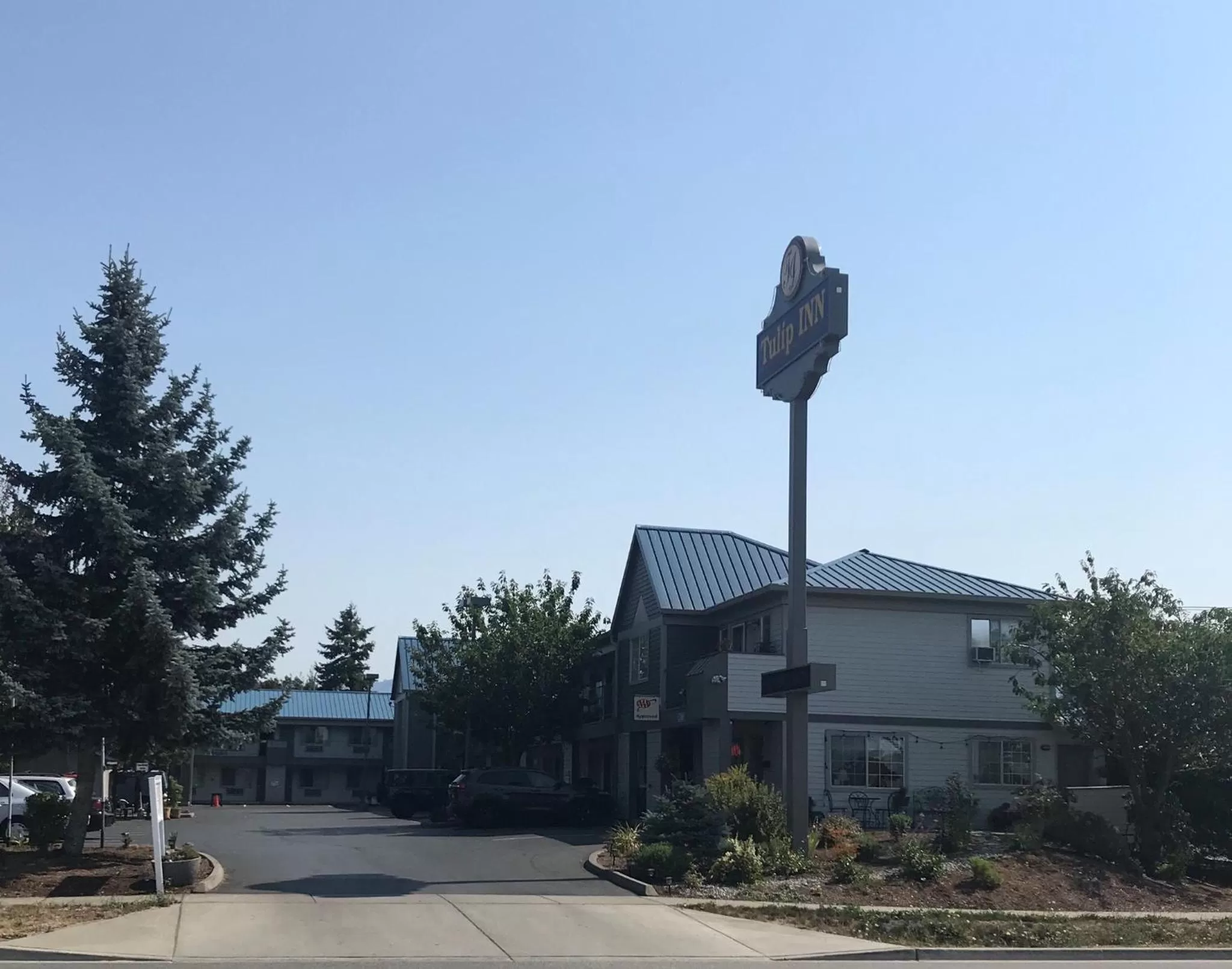 Property building in Tulip Inn Mount Vernon