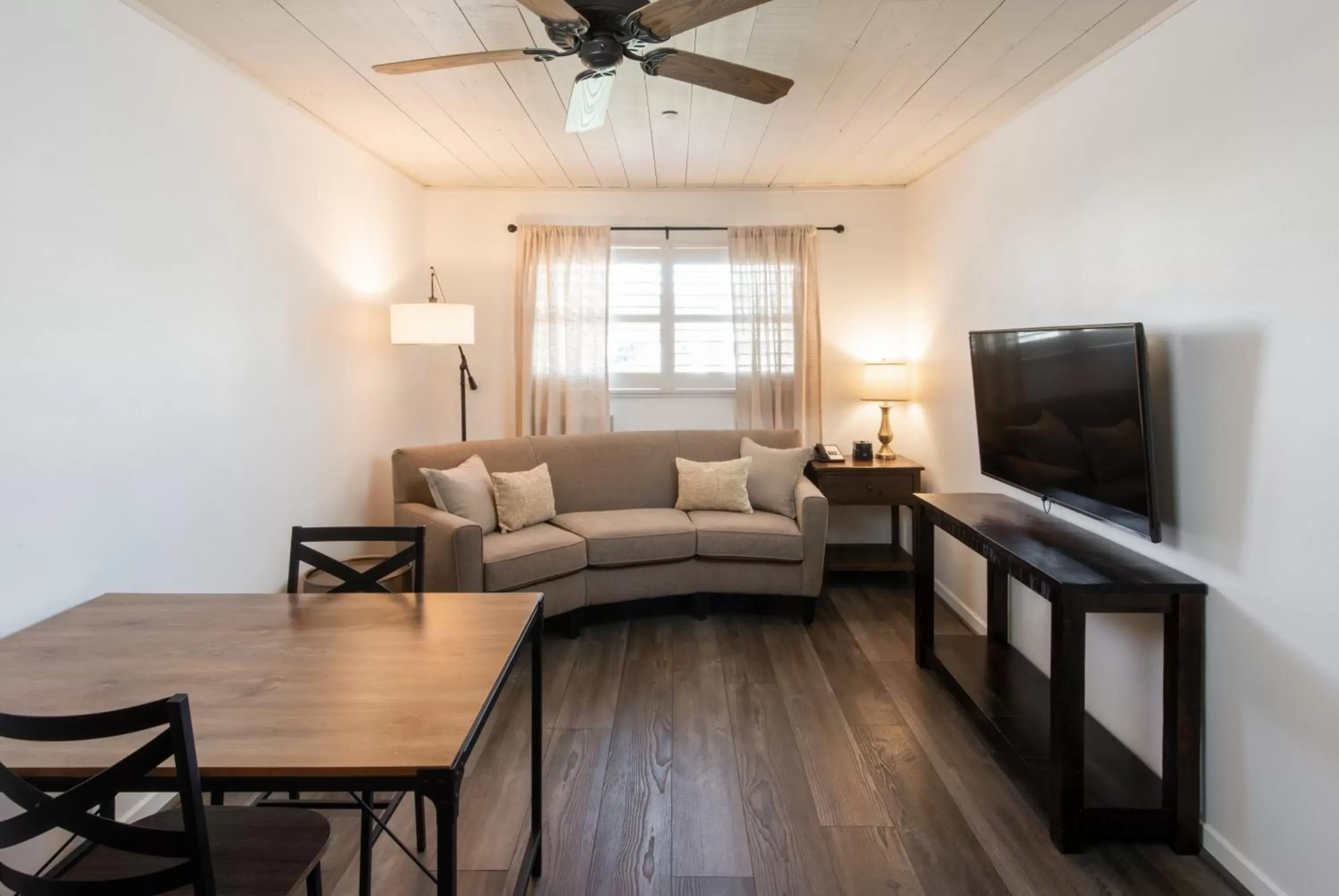 Living room, Seating Area in El Pueblo Inn