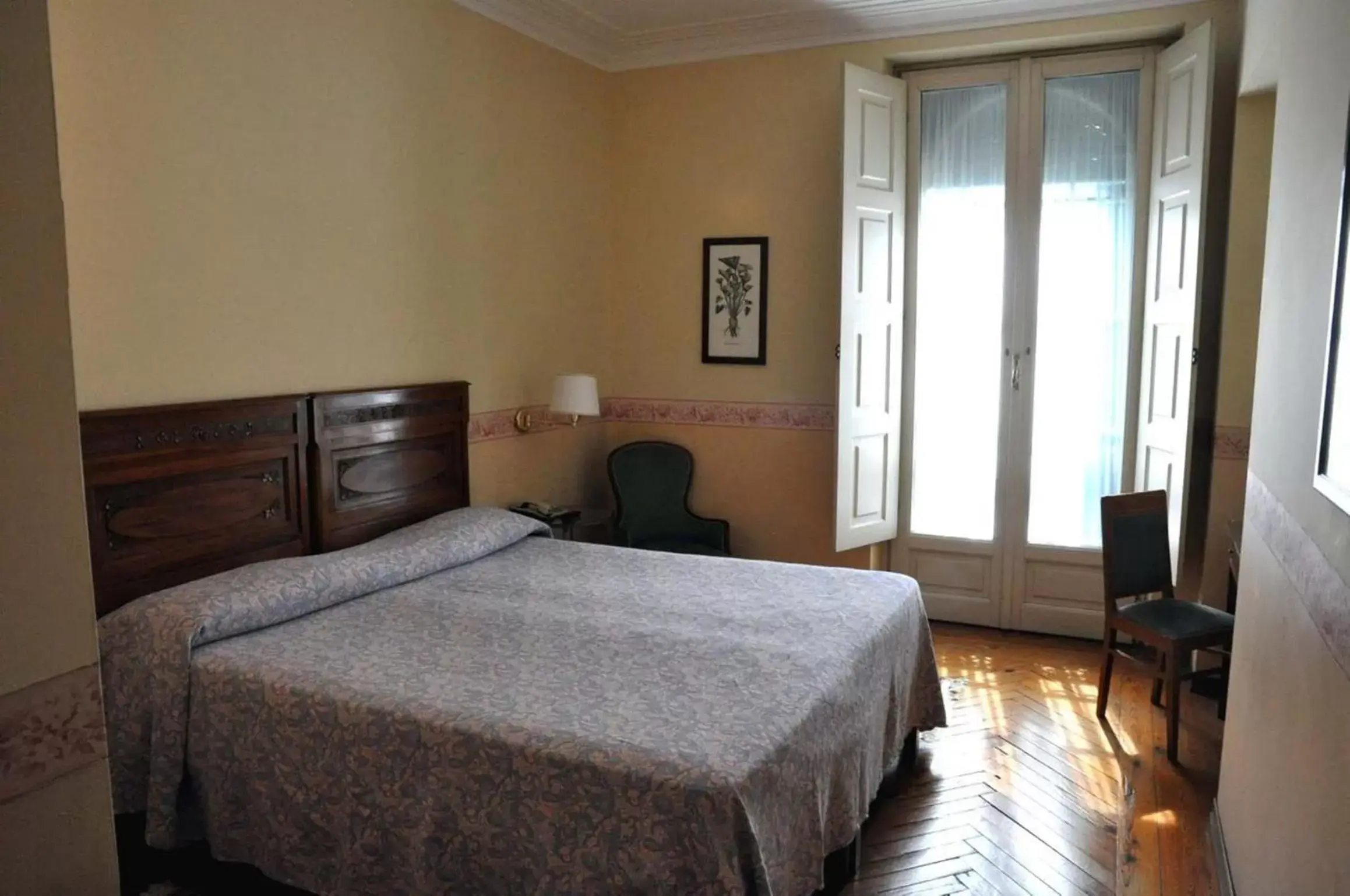 Photo of the whole room, Bed in Hotel Roma e Rocca Cavour