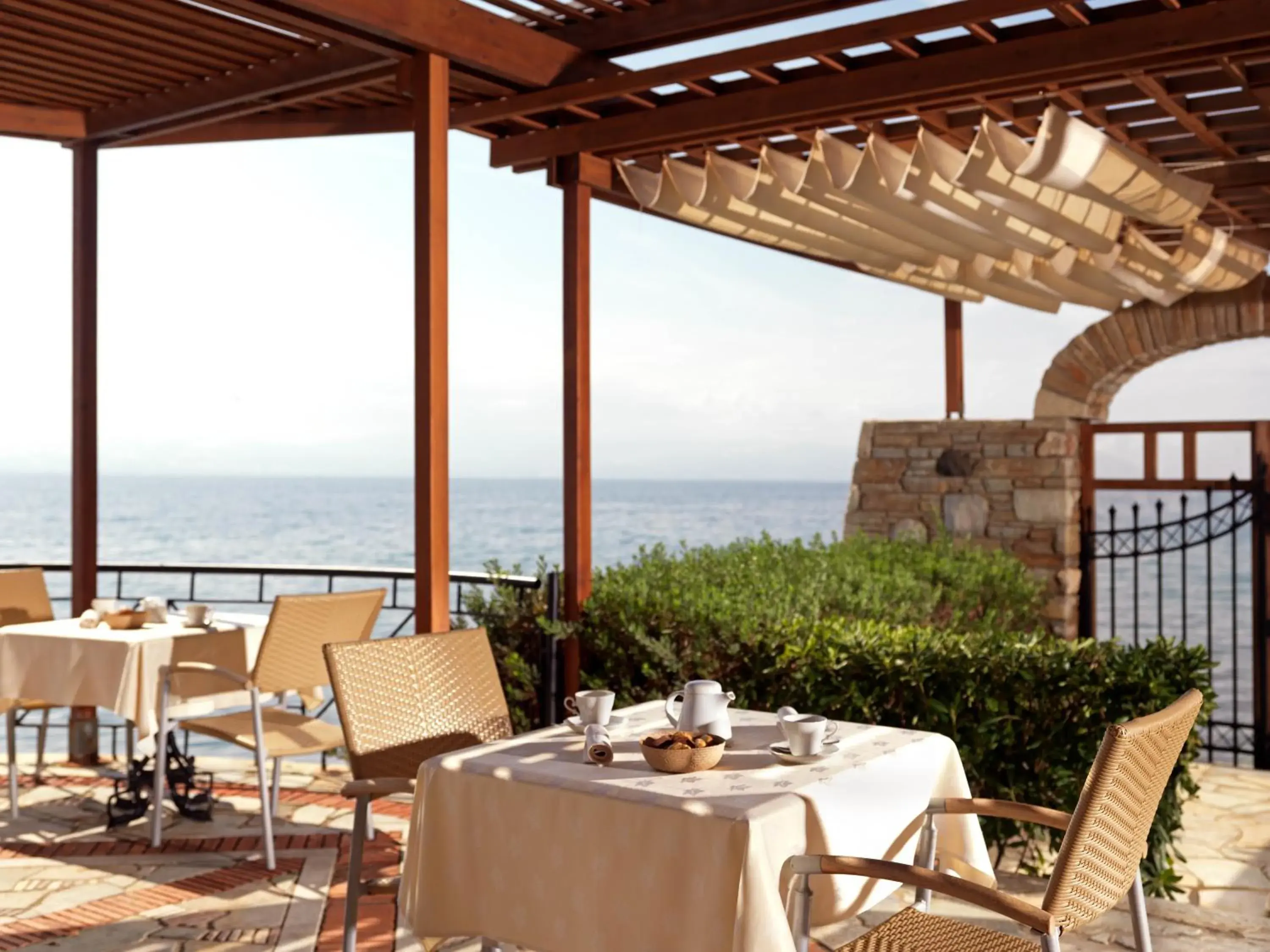 Restaurant/Places to Eat in Ramada Loutraki Poseidon Resort