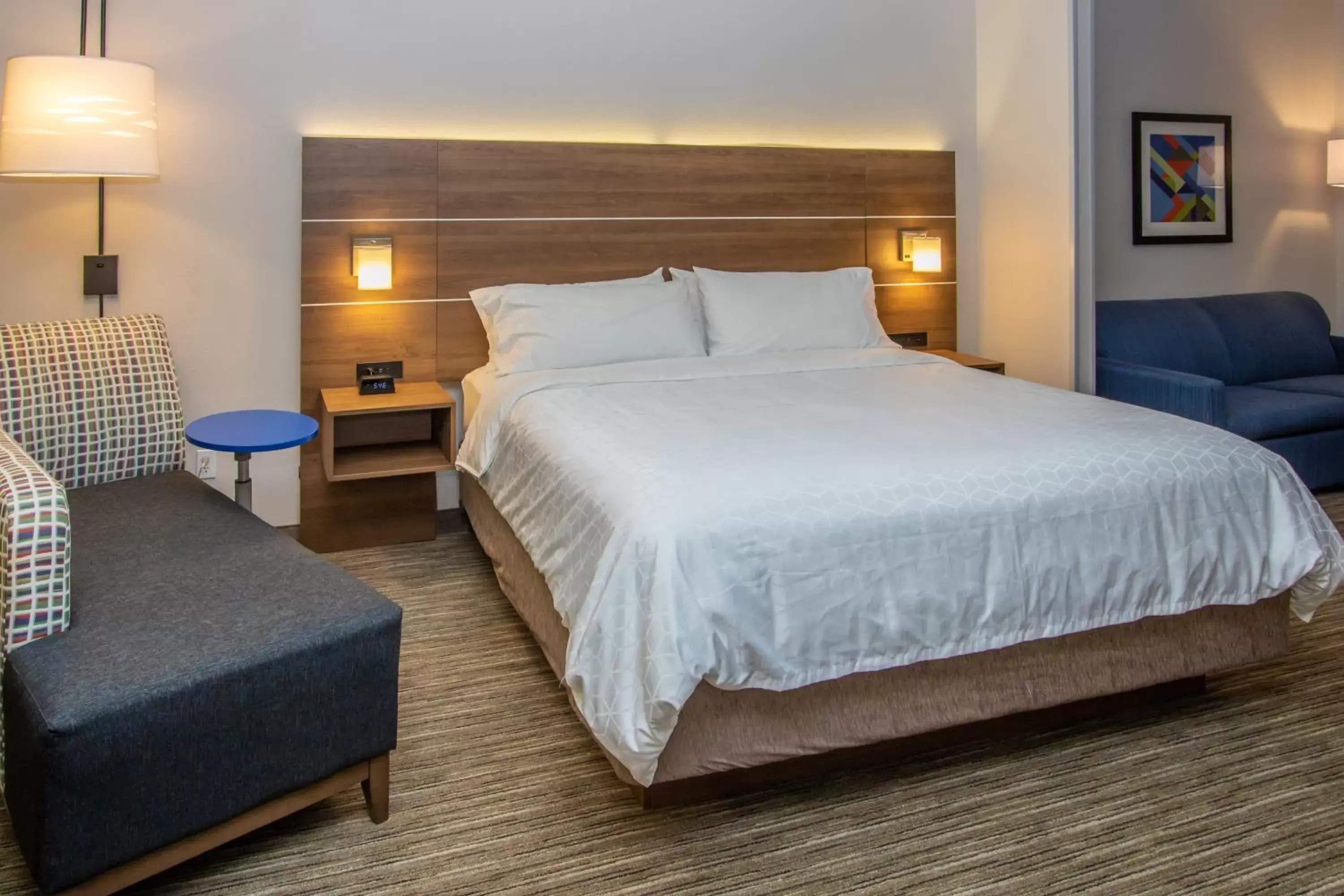Bedroom, Bed in Holiday Inn Express Hotel & Suites Roseville - Galleria Area, an IHG Hotel