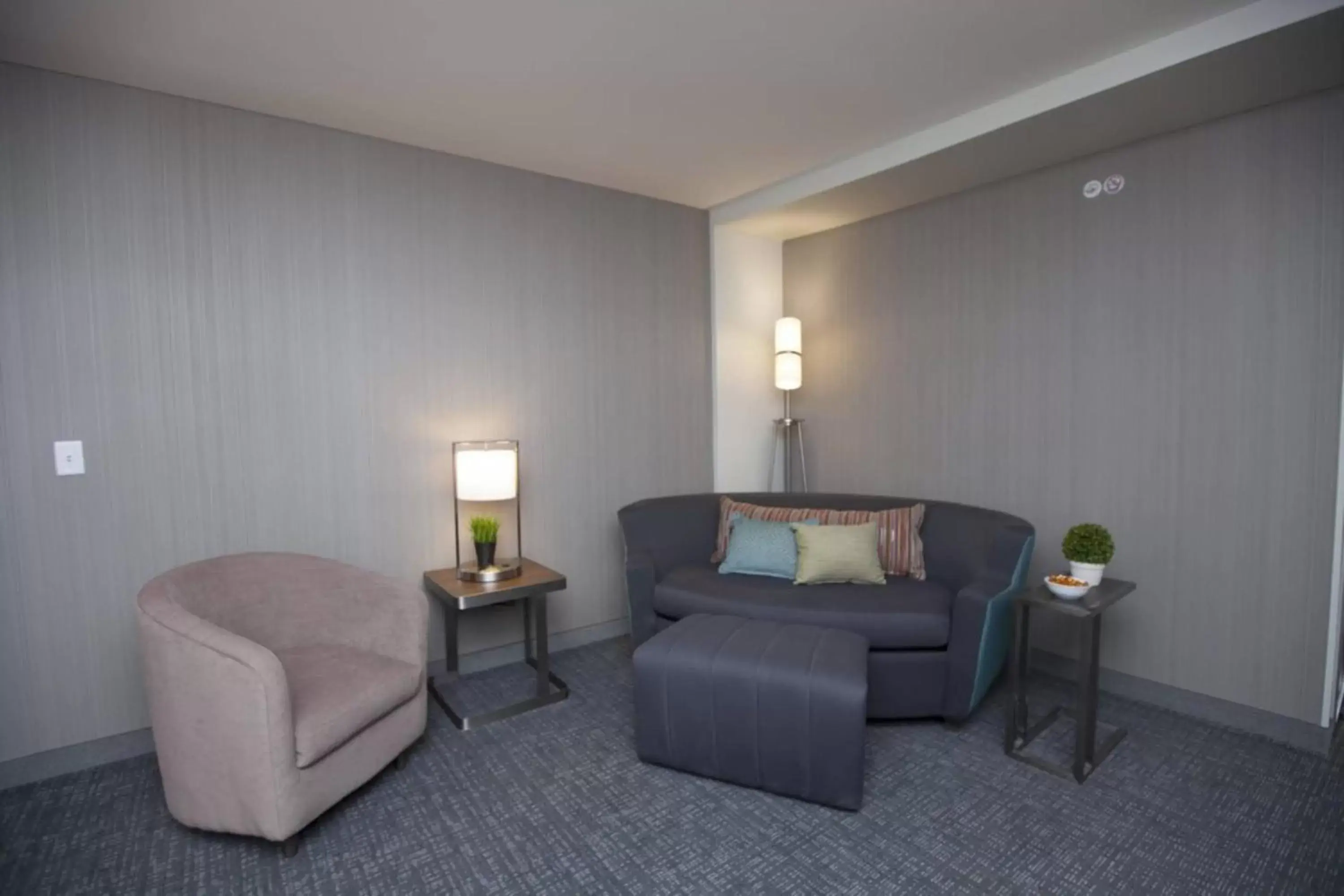 Living room, Seating Area in Courtyard by Marriott Houston Springwoods Village