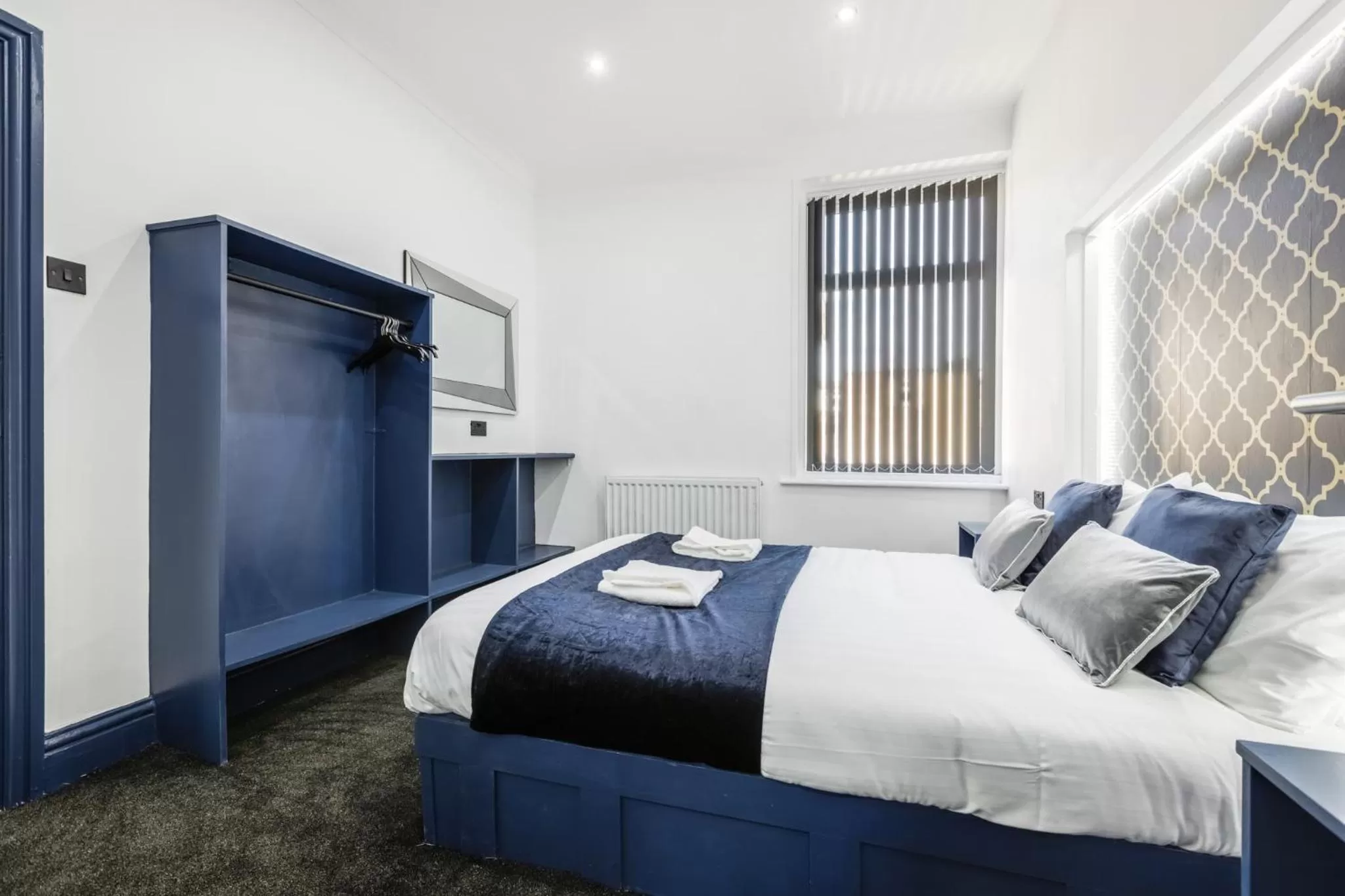 Bedroom, Bed in Crystal Towers Sasco Apartments