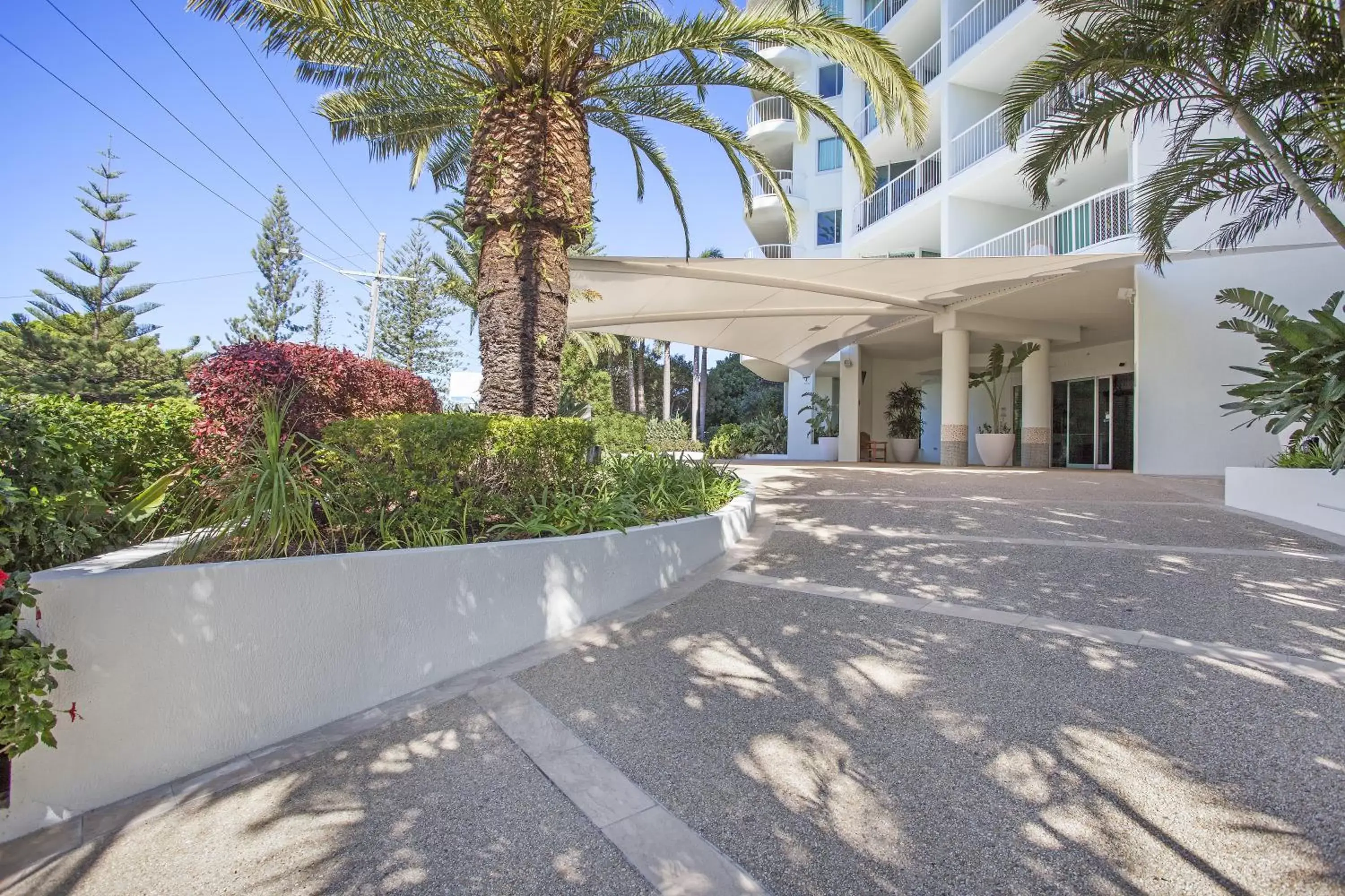 Property Building in Crystal Bay On The Broadwater