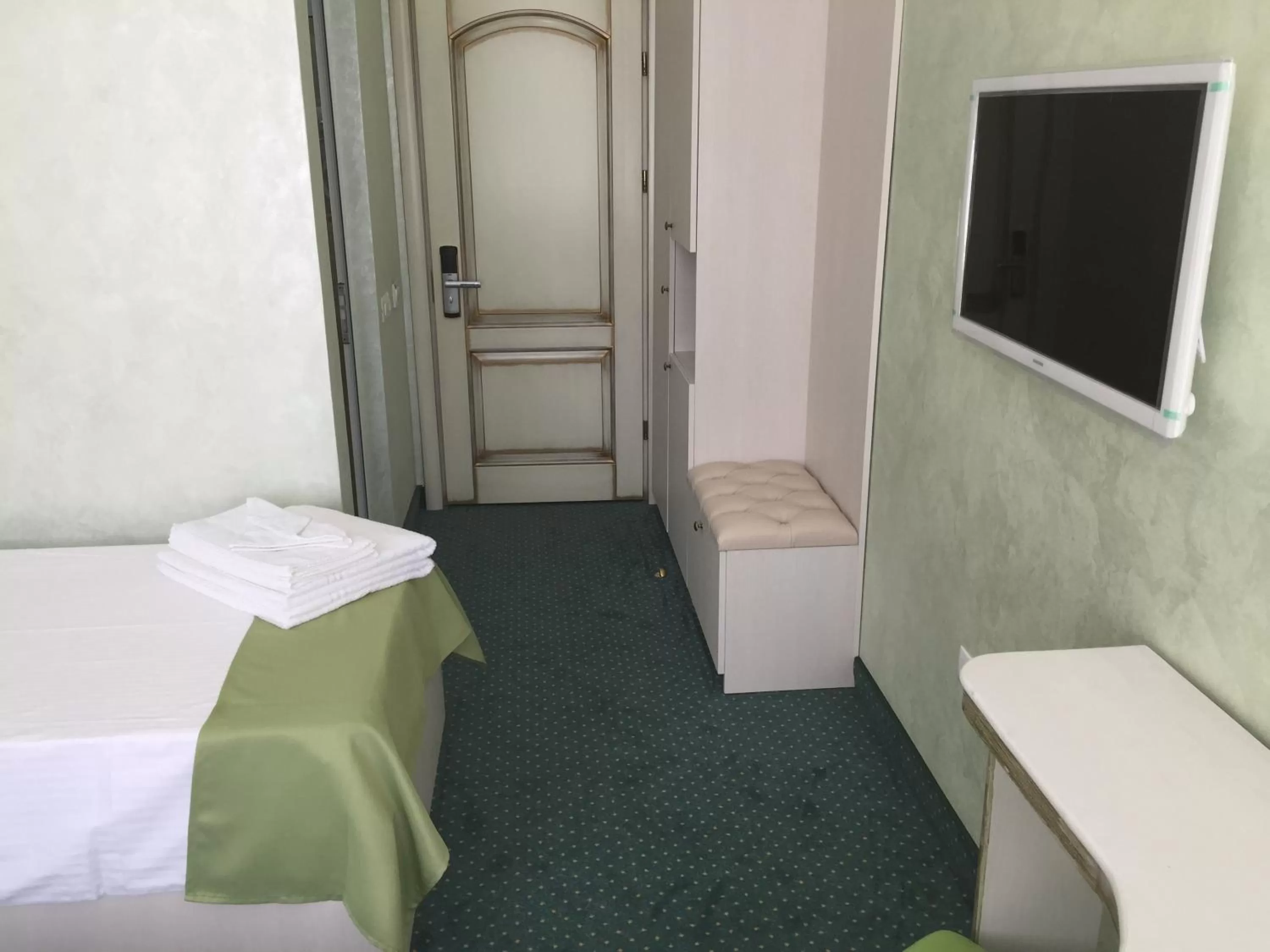 Photo of the whole room in Hamlet Hotel