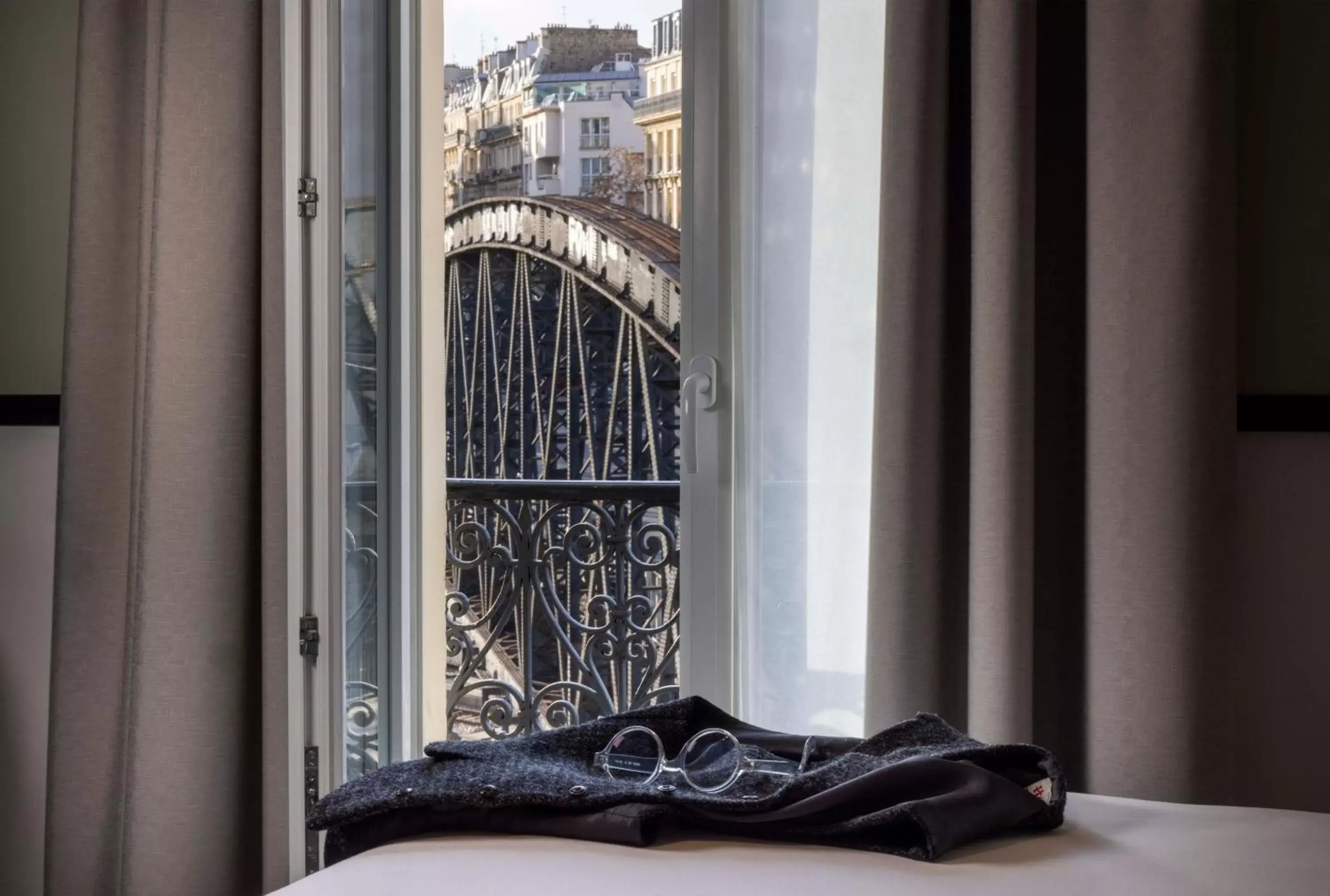 Nearby landmark, Bed in Hotel de l'Aqueduc