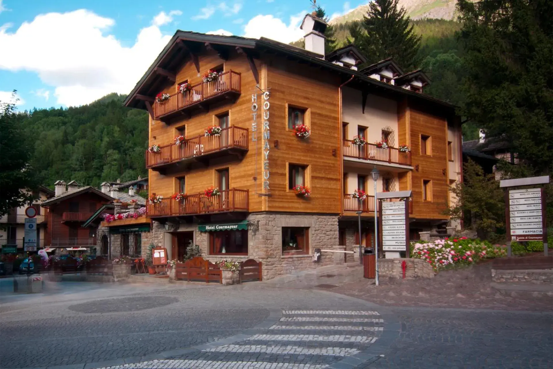 Property Building in Hotel Courmayeur